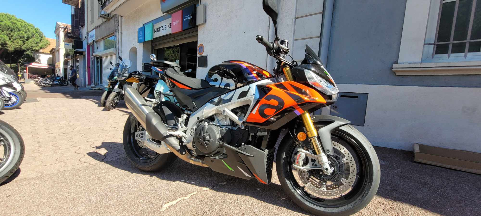 photo de APRILIA TUONO 1100 V4 FACTORY 1100 occasion de couleur  en vente à Frejus n°2