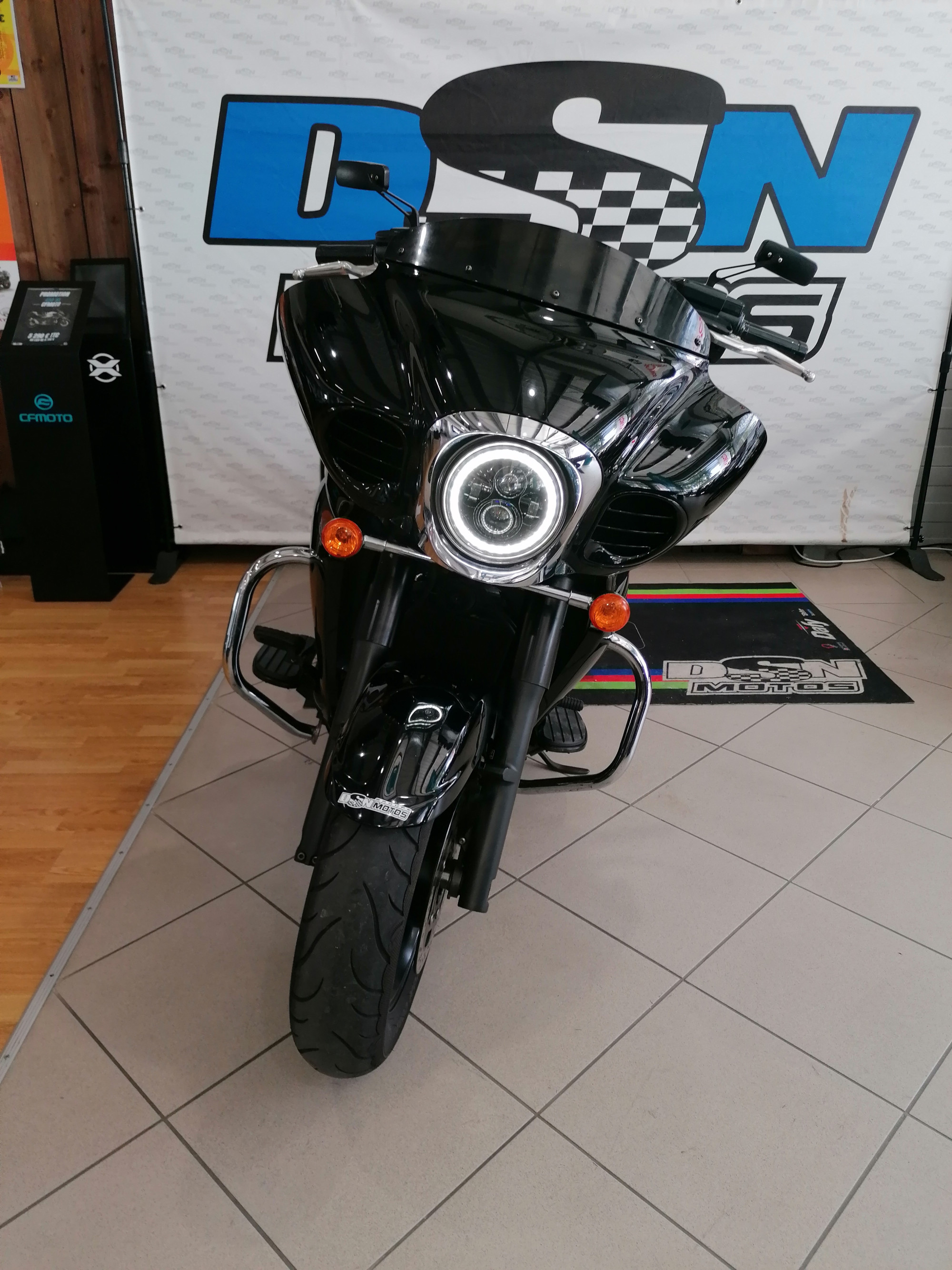 photo de KAWASAKI VN 1700 occasion de couleur  en vente à Toulenne n°1