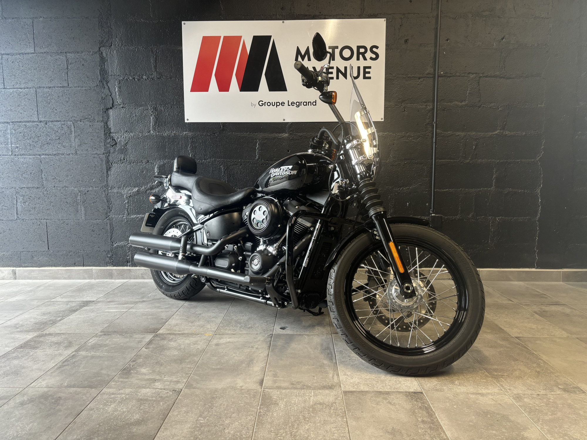 photo de HARLEY DAVIDSON SOFTAIL STREET BOB 1745 1745 occasion de couleur  en vente à Tours n°3