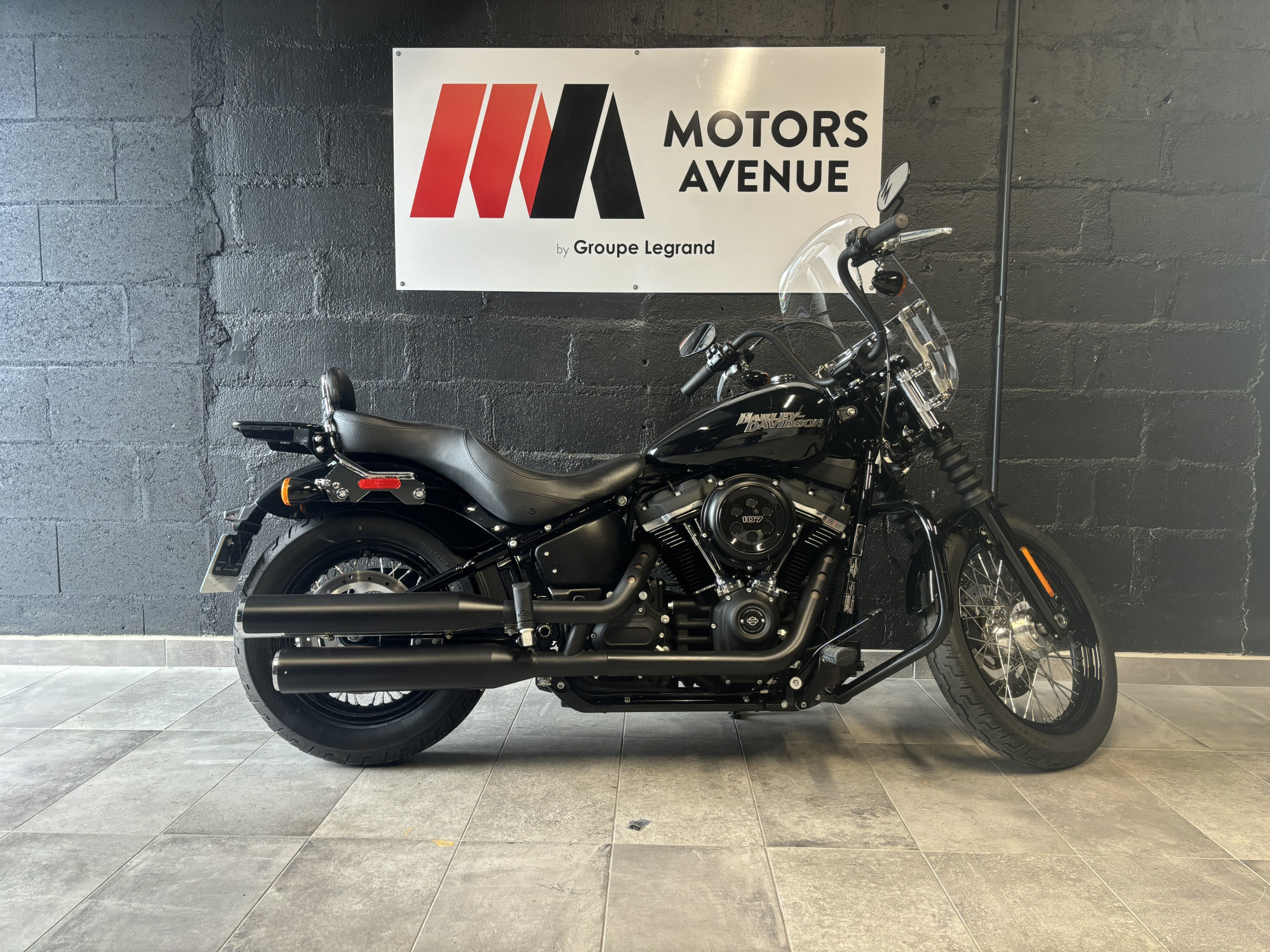 photo de HARLEY DAVIDSON SOFTAIL STREET BOB 1745 1745 occasion de couleur  en vente à Tours n°2