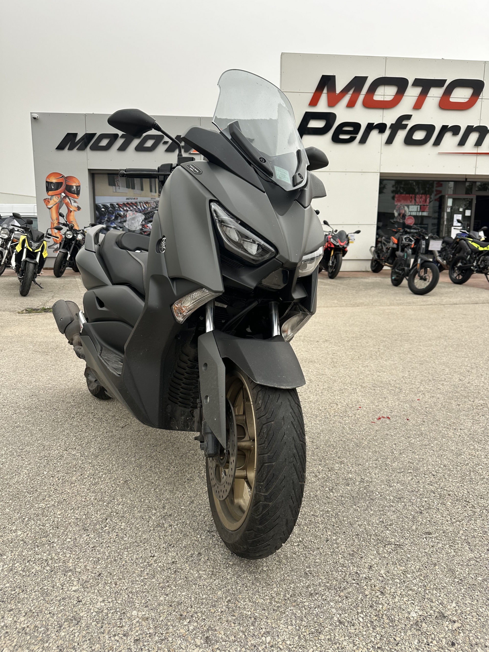 photo de YAMAHA XMAX 125 TECH MAX 125 occasion de couleur  en vente à Pontarlier n°2