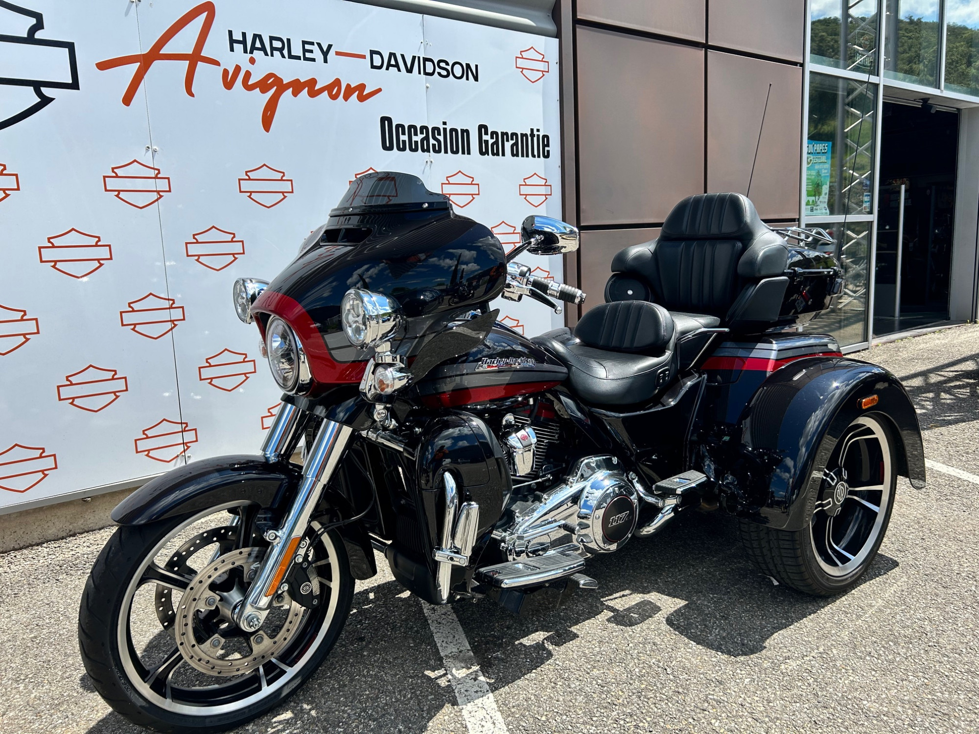 photo de HARLEY DAVIDSON TRIKE TRI GLIDE 1923 CVO 1923 occasion de couleur  en vente à Rochefort Du Gard n°1