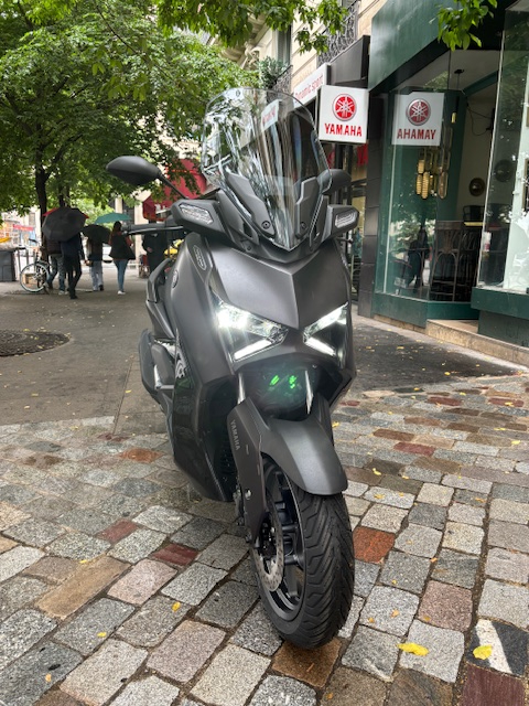 photo de YAMAHA X-MAX 125 TECH MAX 124 occasion de couleur  en vente à Paris 02 n°2