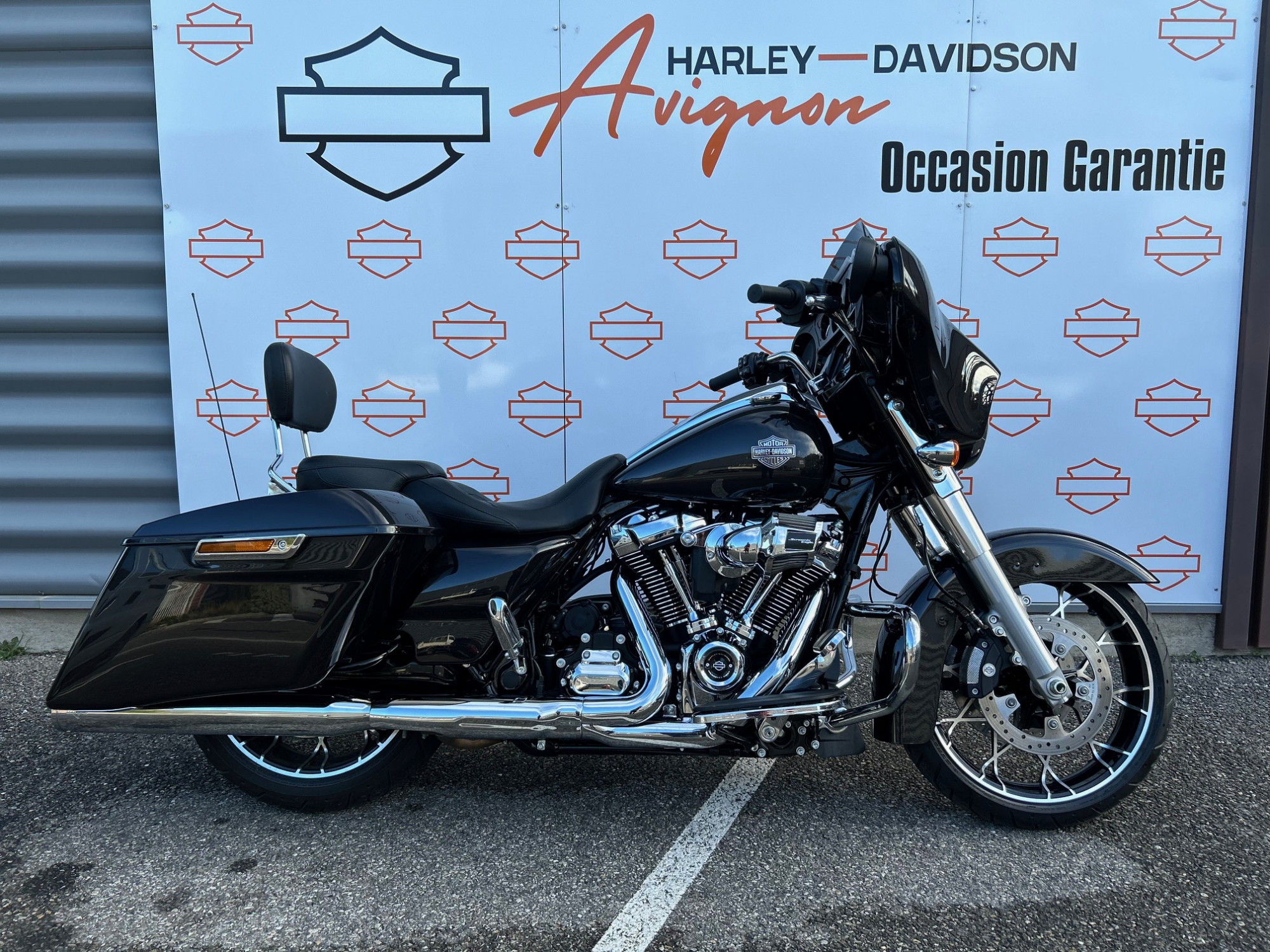 photo de HARLEY DAVIDSON TOURING STREET GLIDE 1868 SPECIA 1868 occasion de couleur  en vente   Rochefort Du Gard