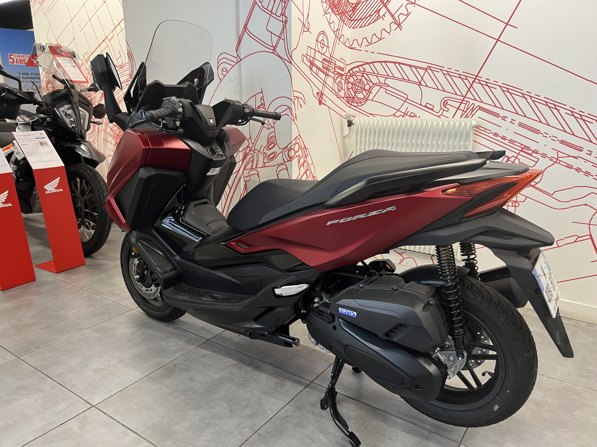 photo de HONDA NSS FORZA 125 125 occasion de couleur  en vente   Paris 12