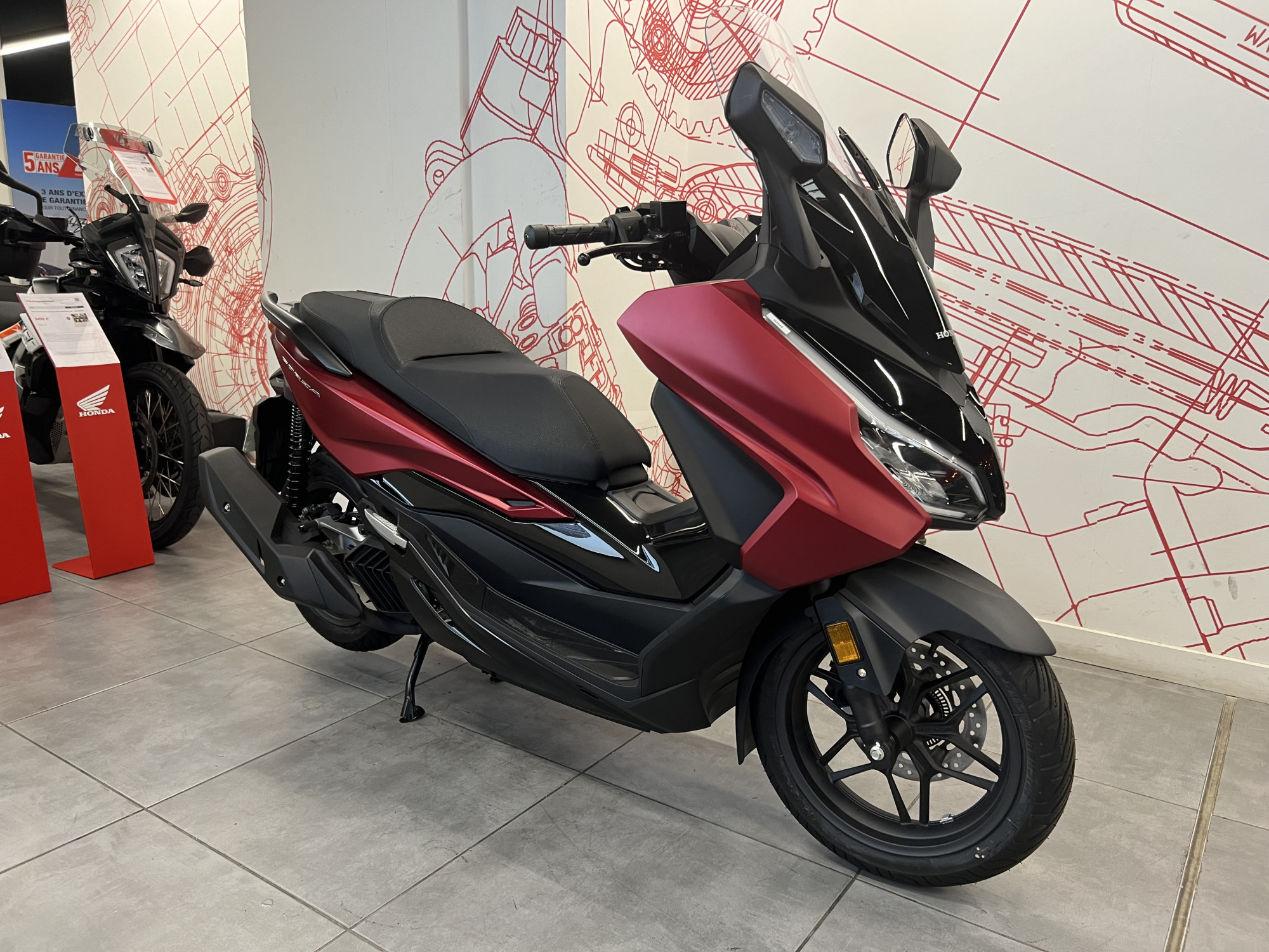 photo de HONDA NSS FORZA 125 125 occasion de couleur  en vente à Paris 12 n°3