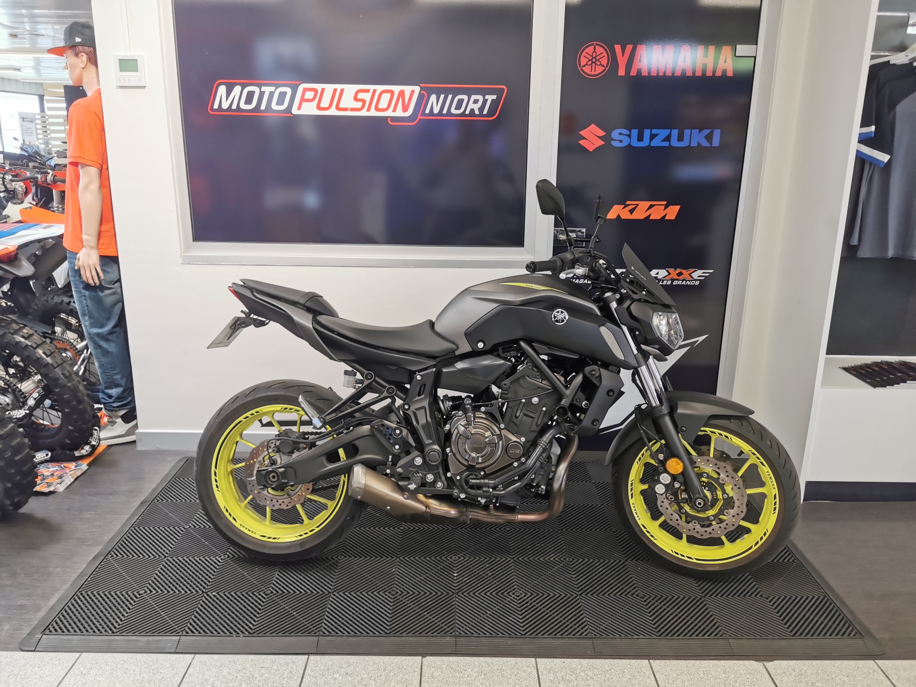 photo de YAMAHA MT-07 (47.5CV) 695 occasion de couleur  en vente   Niort