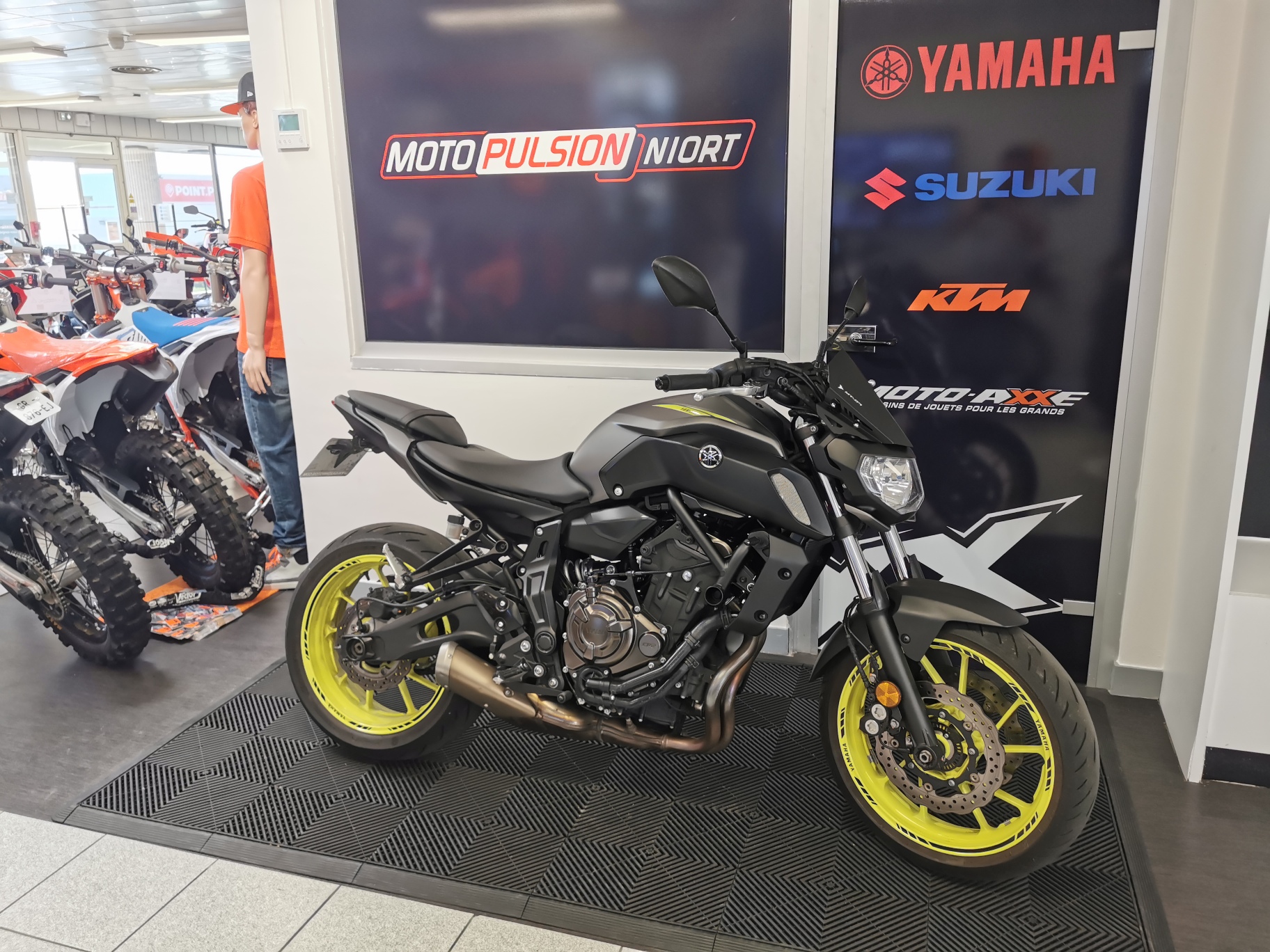 photo de YAMAHA MT-07 (47.5CV) 695 occasion de couleur  en vente à Niort n°2