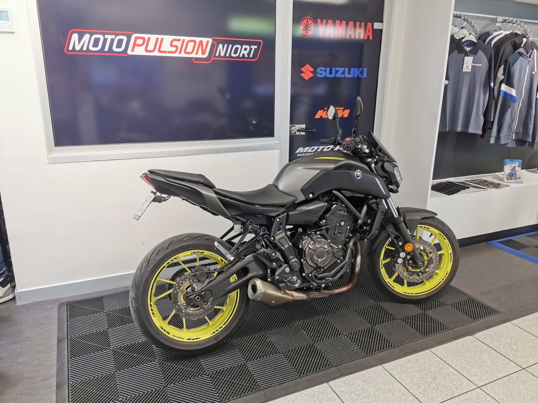 photo de YAMAHA MT-07 (47.5CV) 695 occasion de couleur  en vente à Niort n°3