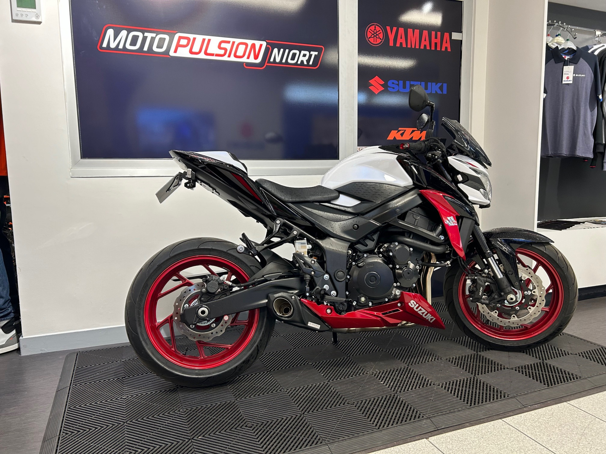 photo de SUZUKI GSX-S 750 750 occasion de couleur  en vente   Niort