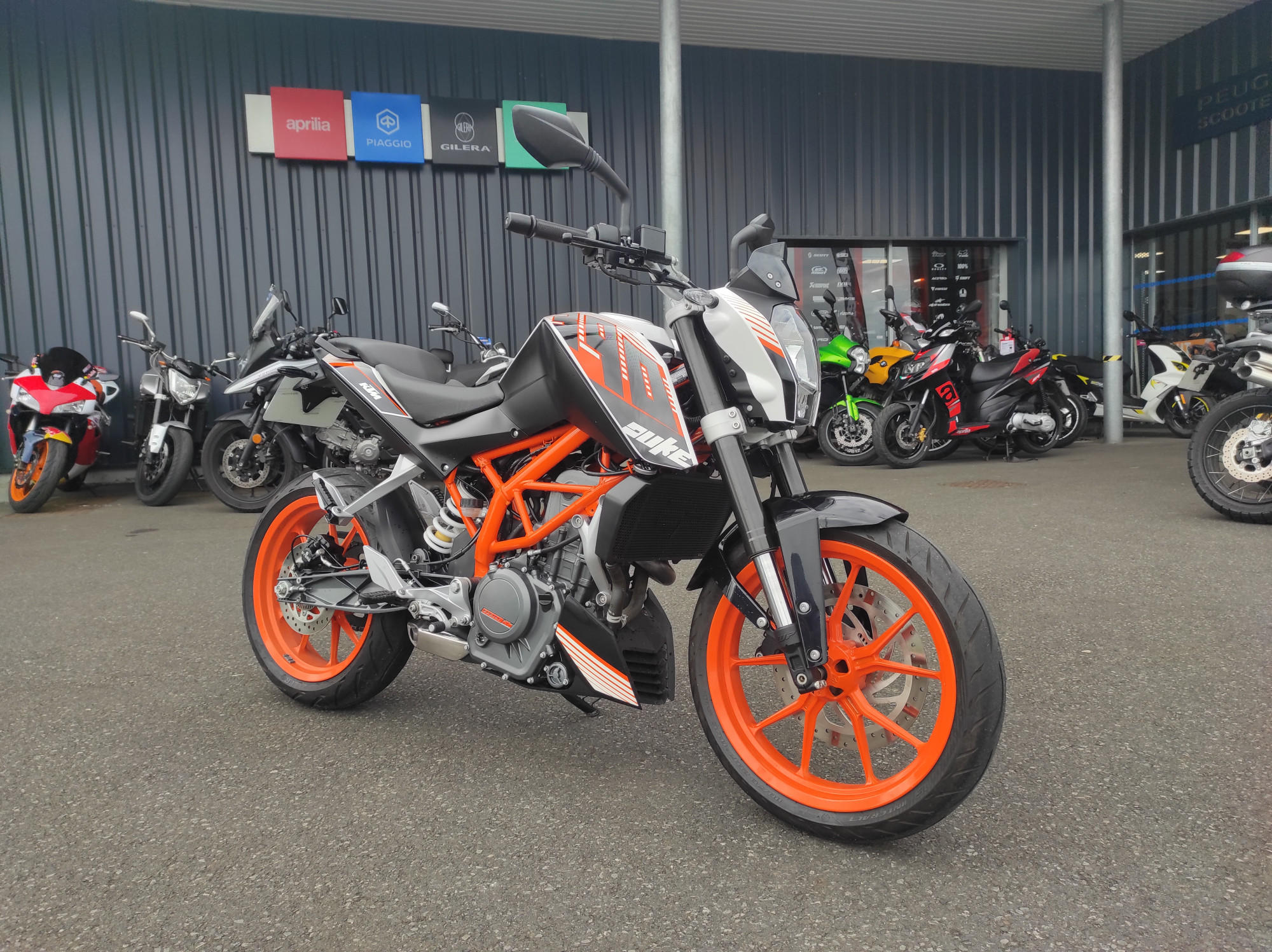 photo de KTM 390 DUKE ABS 390 occasion de couleur  en vente   Tregueux