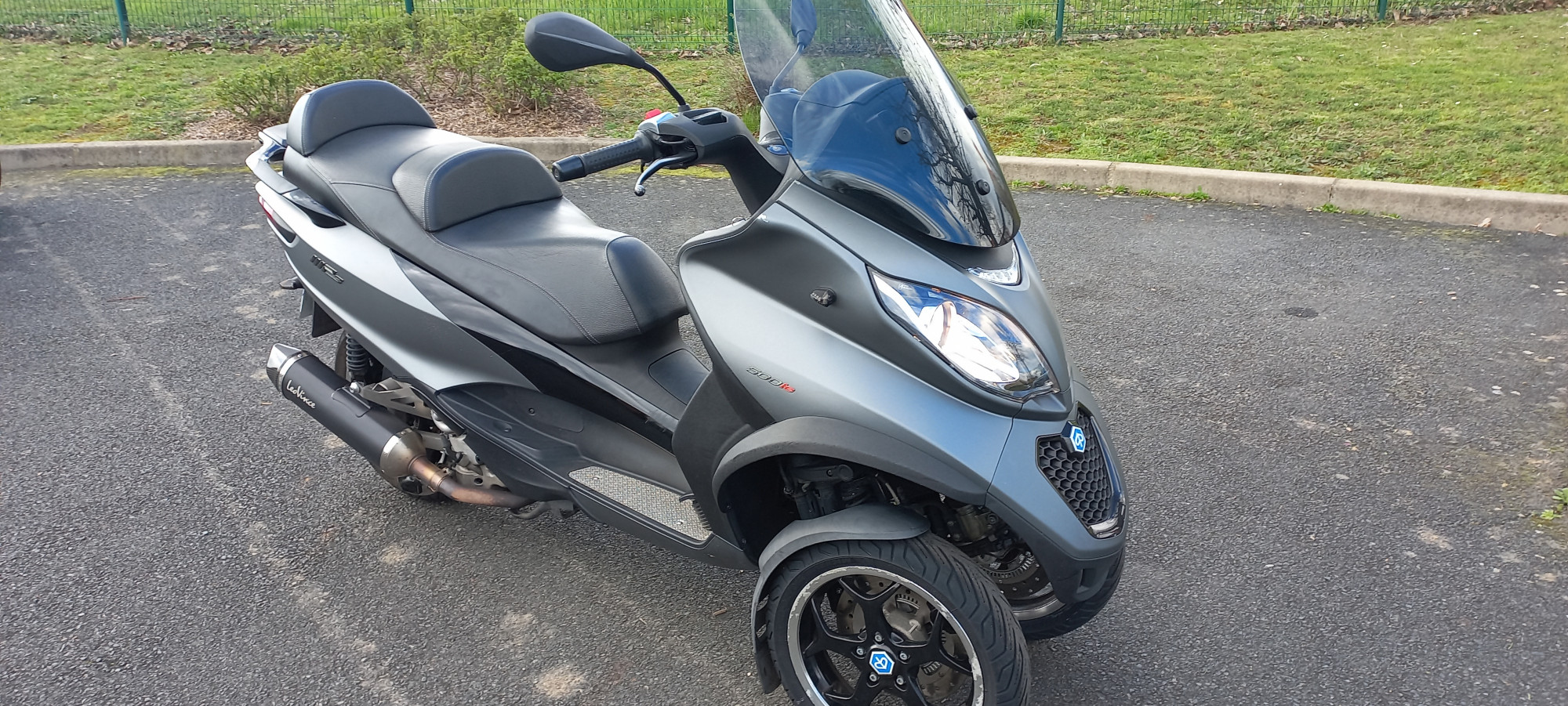 photo de PIAGGIO MP3 500LT SPORT 500 occasion de couleur  en vente à Gleize n°3