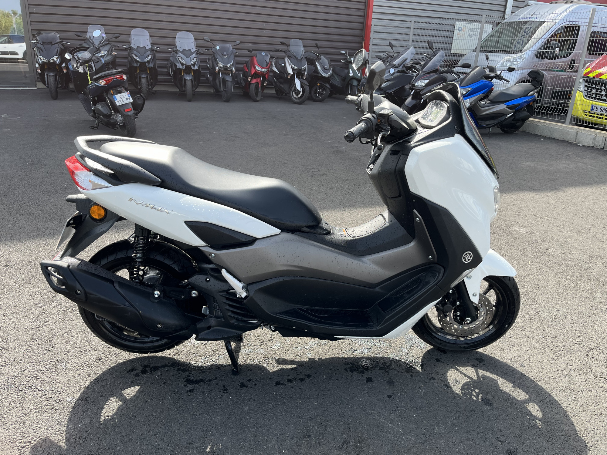 photo de YAMAHA NMAX 125 125 occasion de couleur  en vente à Sete n°2