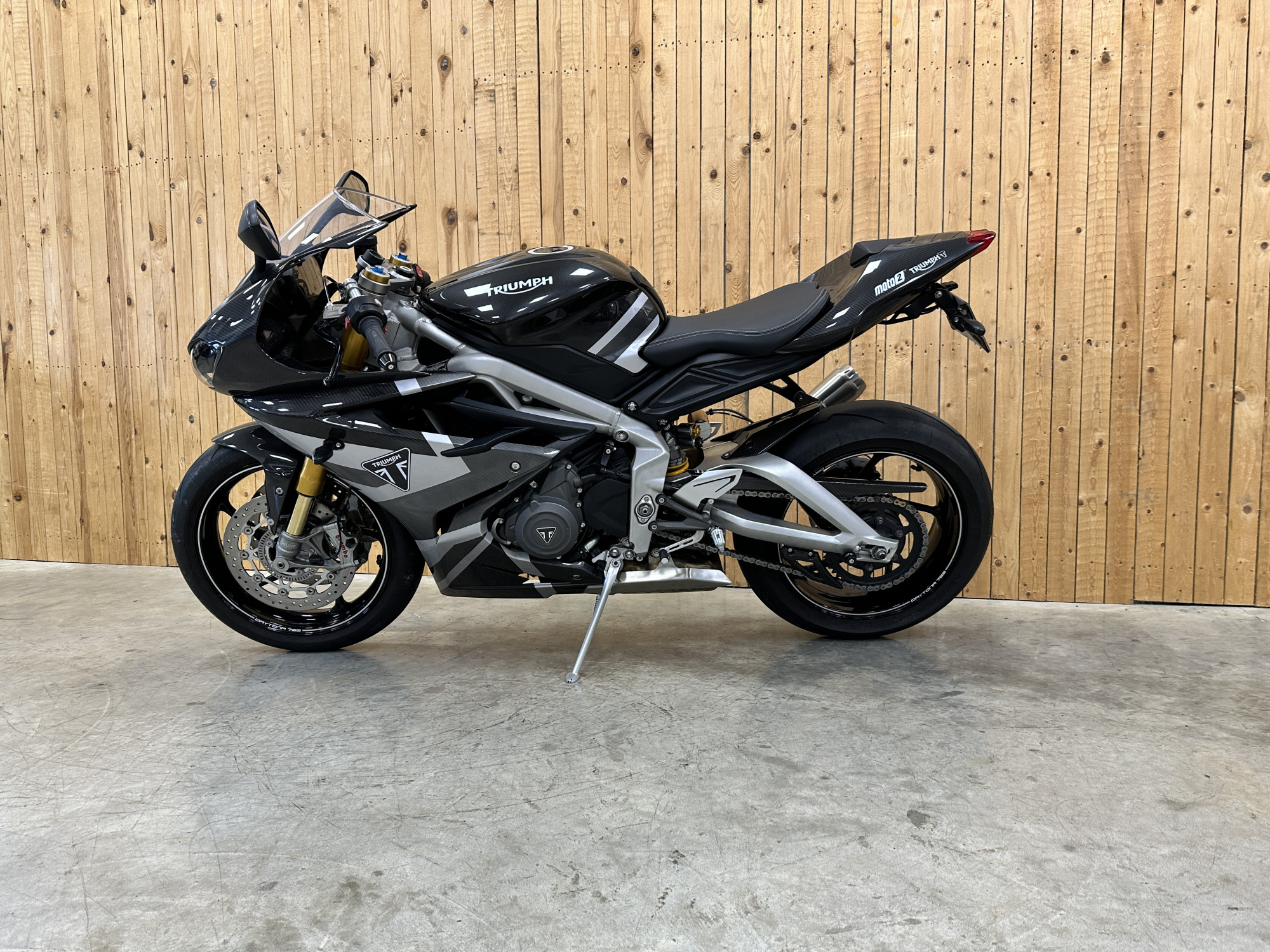 photo de TRIUMPH DAYTONA 765 MOTO 2 765 occasion de couleur  en vente   Valence