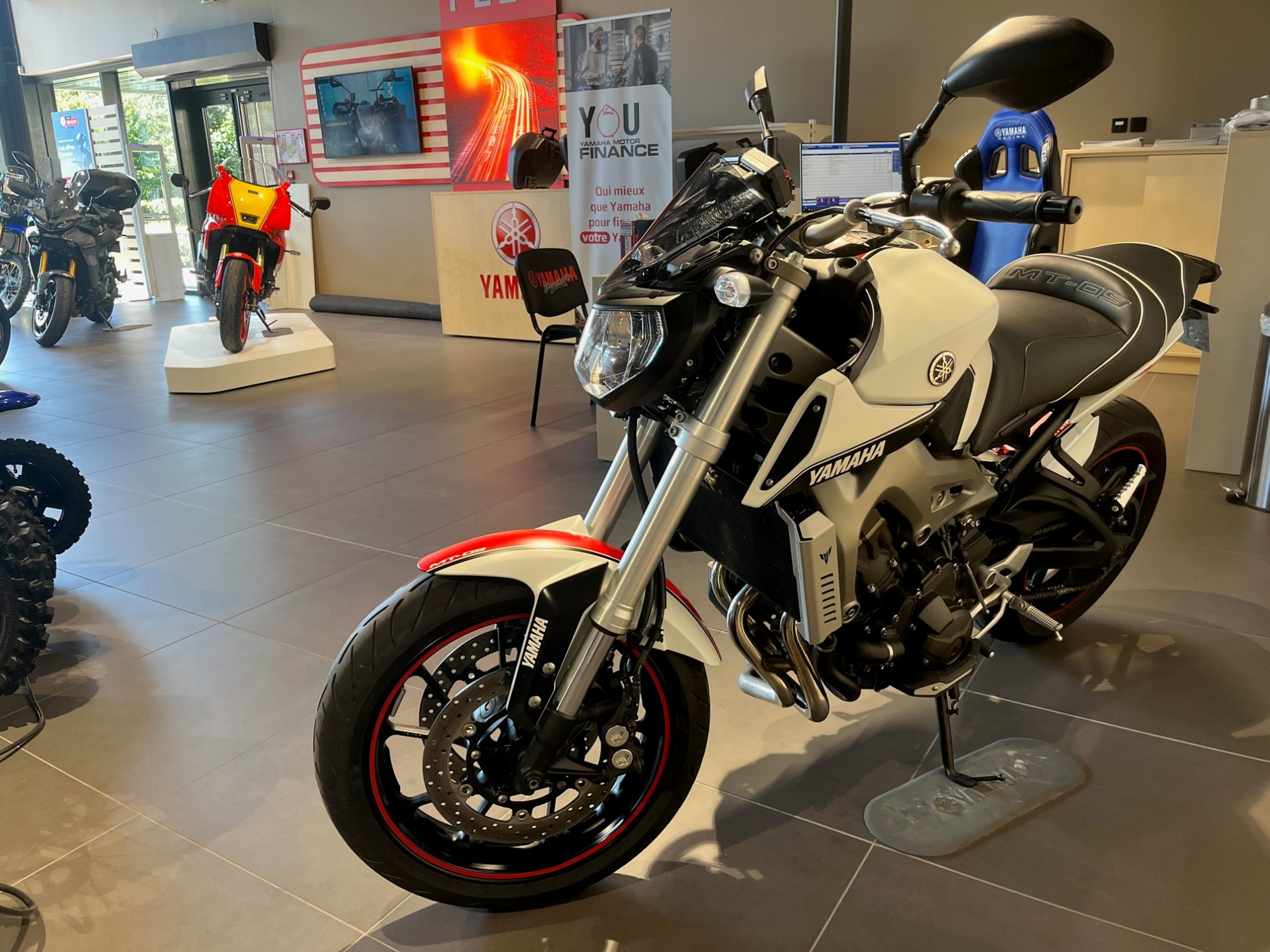 photo de YAMAHA MT-09 850 occasion de couleur  en vente à Besancon n°2