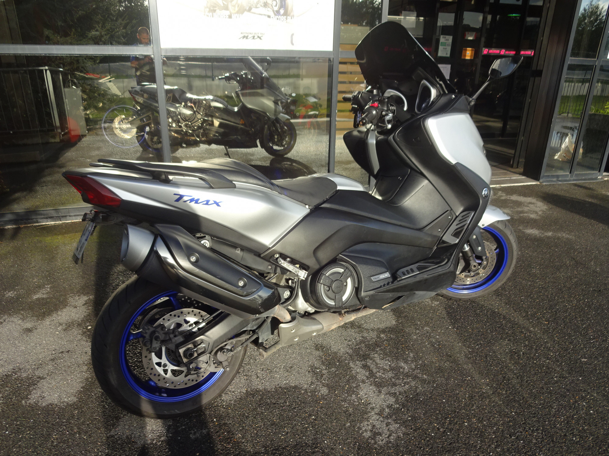 photo de YAMAHA XP T-MAX 530 SX 530 occasion de couleur  en vente   Roissy En France