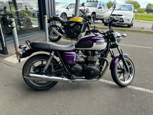 photo de TRIUMPH BONNEVILLE SE 865 occasion de couleur  en vente   Tregueux