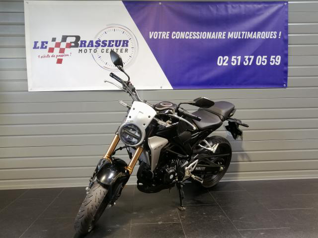 photo de HONDA CB 300 R ABS 300 occasion de couleur  en vente   La Roche Sur Yon