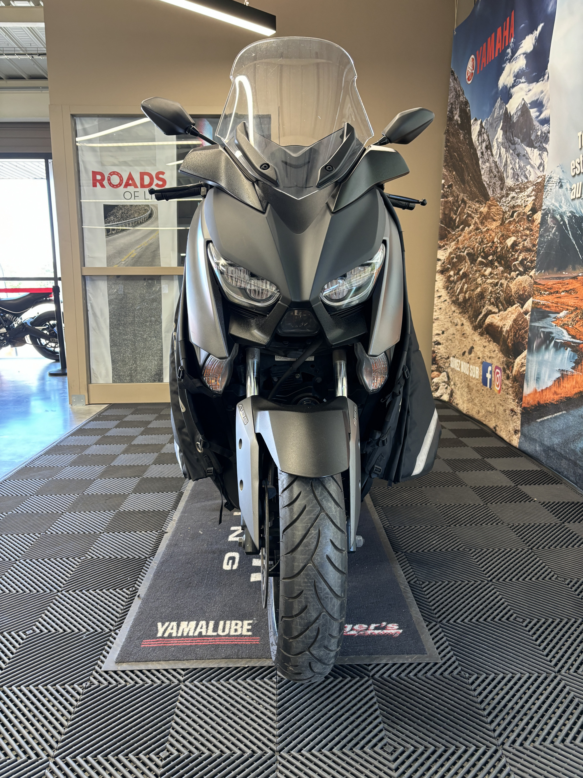 photo de YAMAHA XMAX 300 300 occasion de couleur  en vente   Rennes