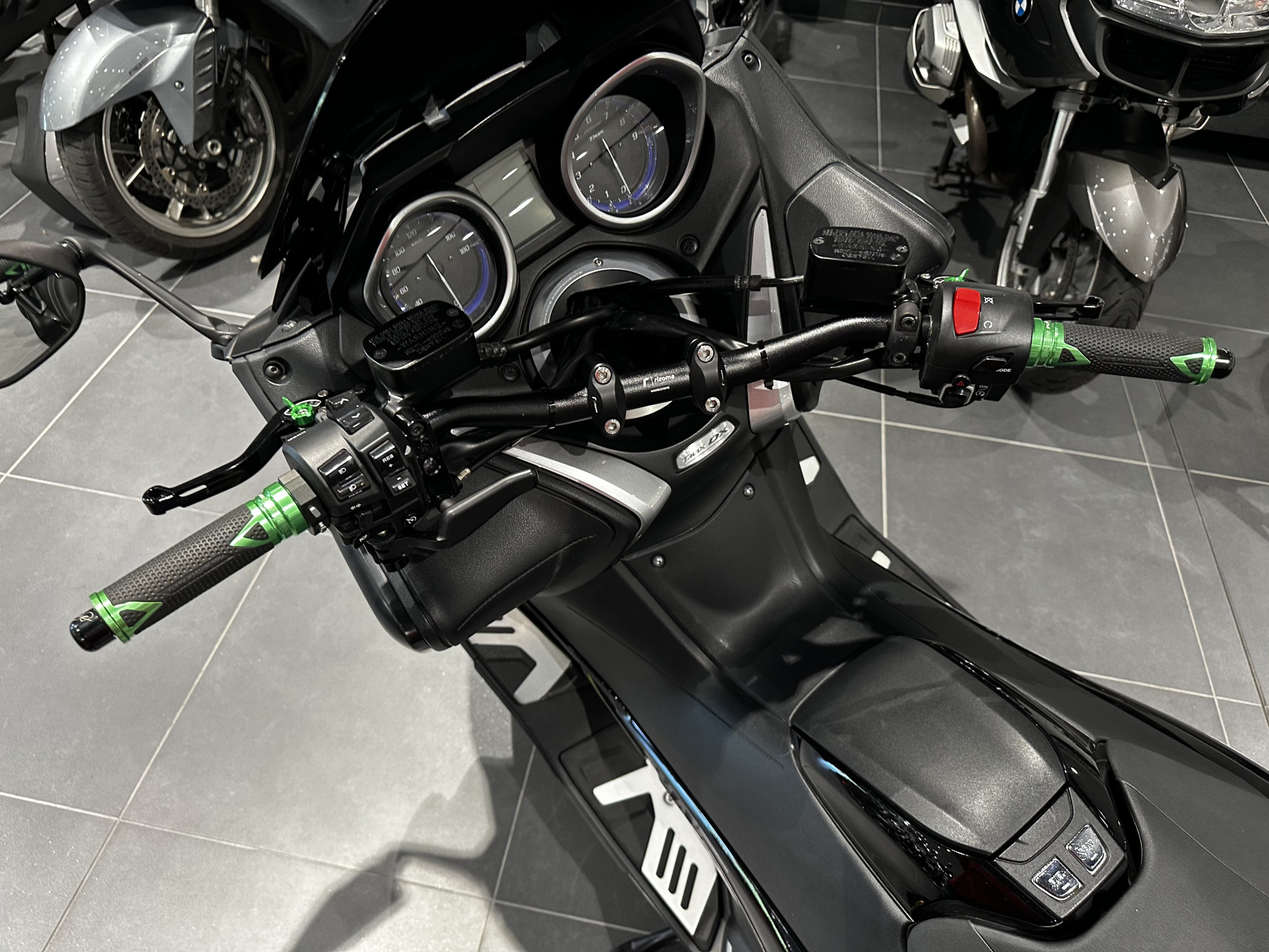 photo de YAMAHA XP T-MAX 530 530 occasion de couleur  en vente à Ploeren n°3