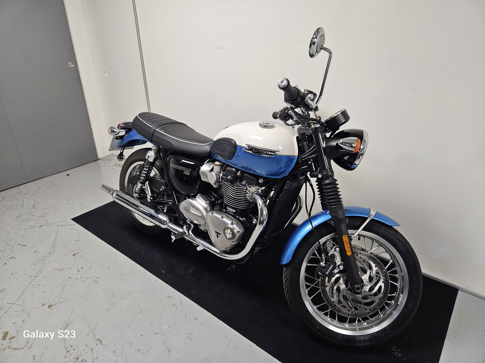 photo de TRIUMPH BONNEVILLE T120 1200 occasion de couleur  en vente à Coignieres n°3