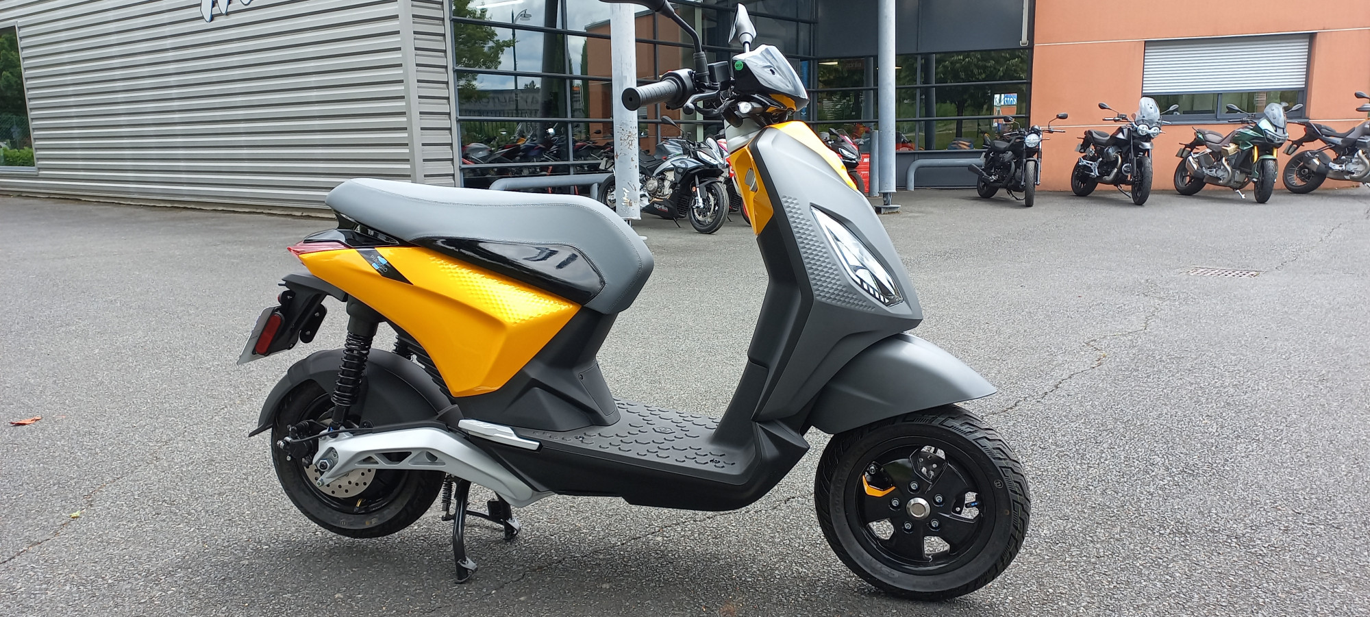 photo de PIAGGIO 1 + 50 occasion de couleur  en vente à Gleize n°2