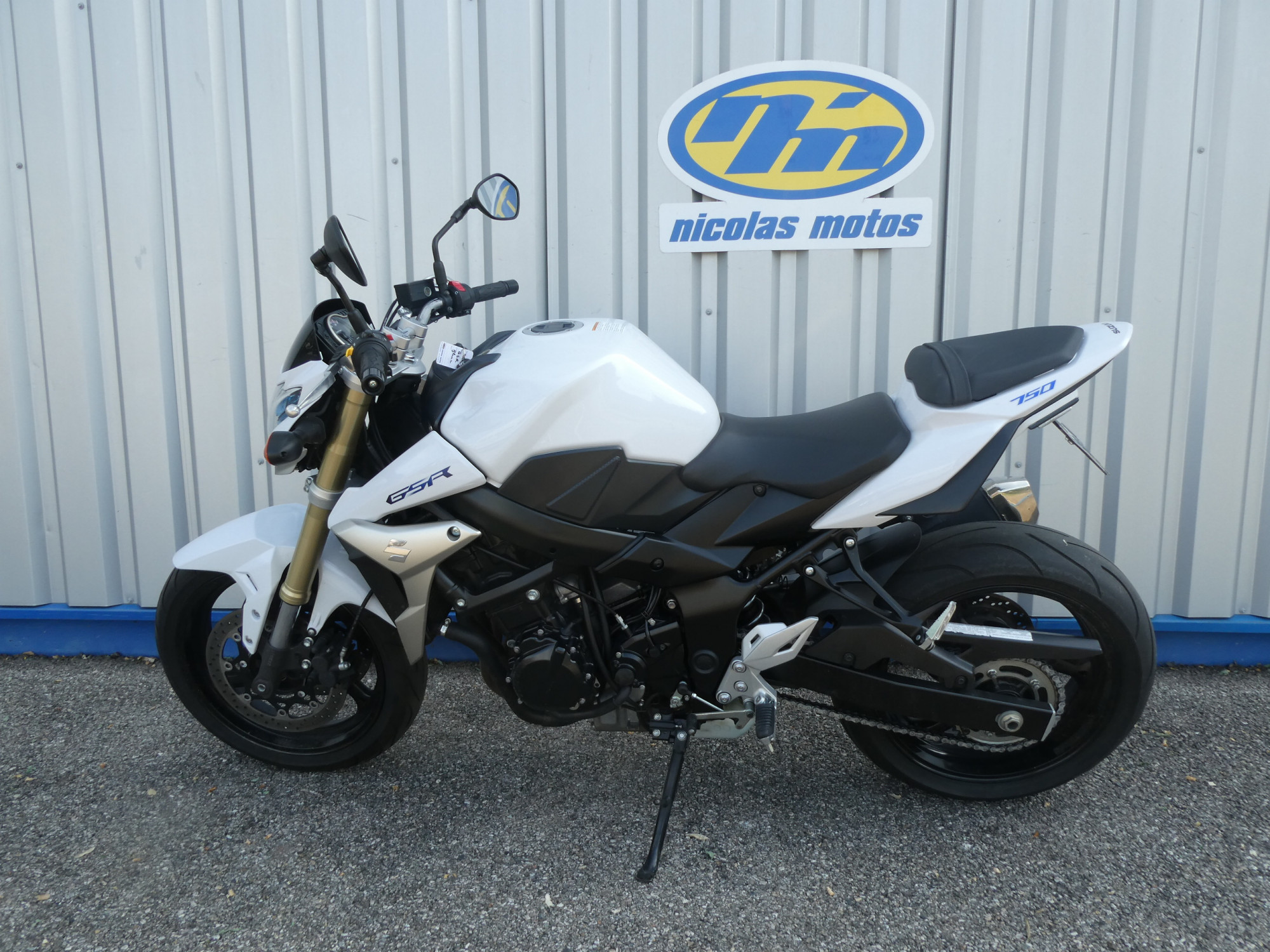 photo de SUZUKI GSR 750 occasion de couleur  en vente   Annonay