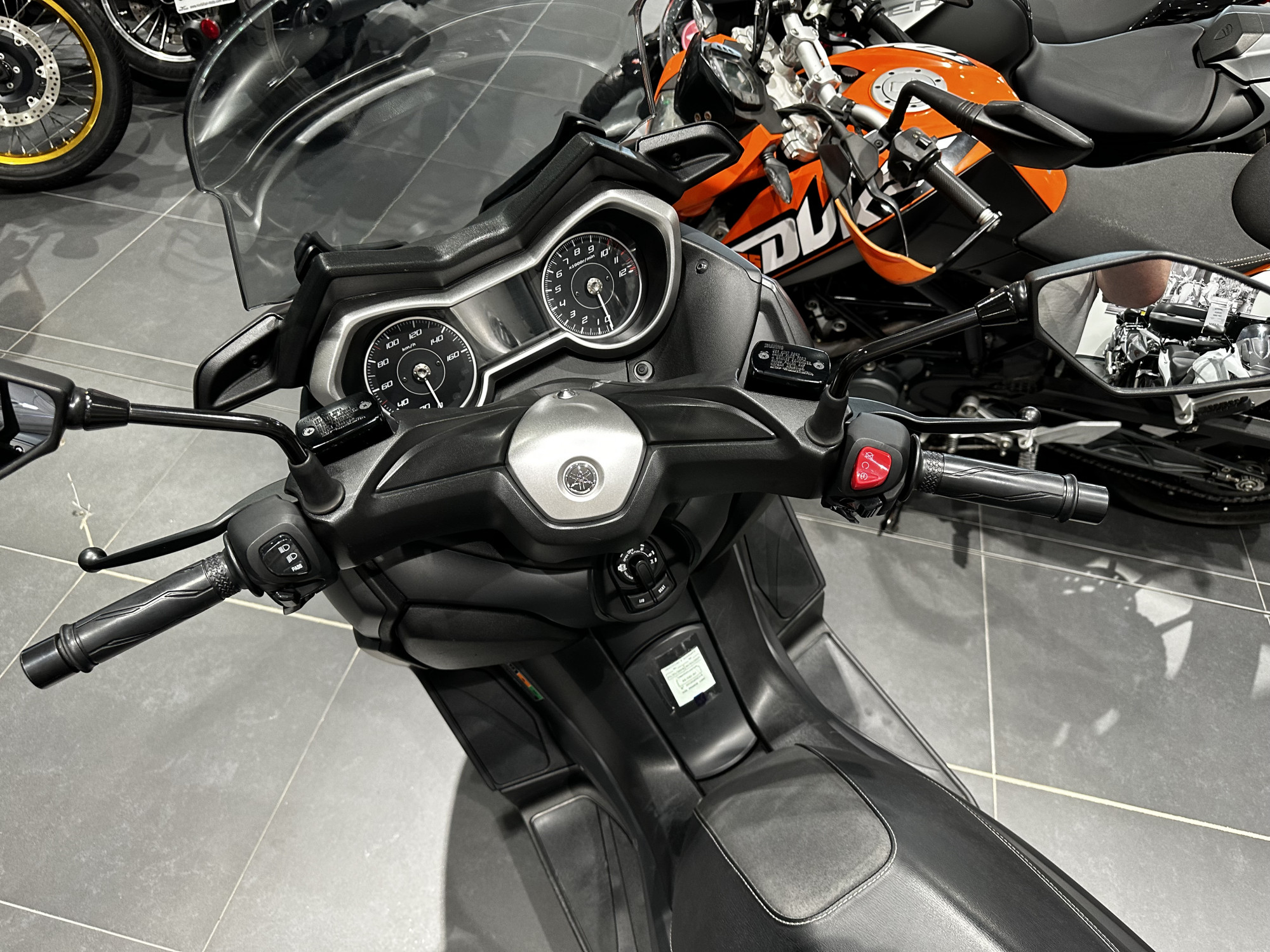 photo de YAMAHA X-MAX 125 occasion de couleur  en vente à Ploeren n°3