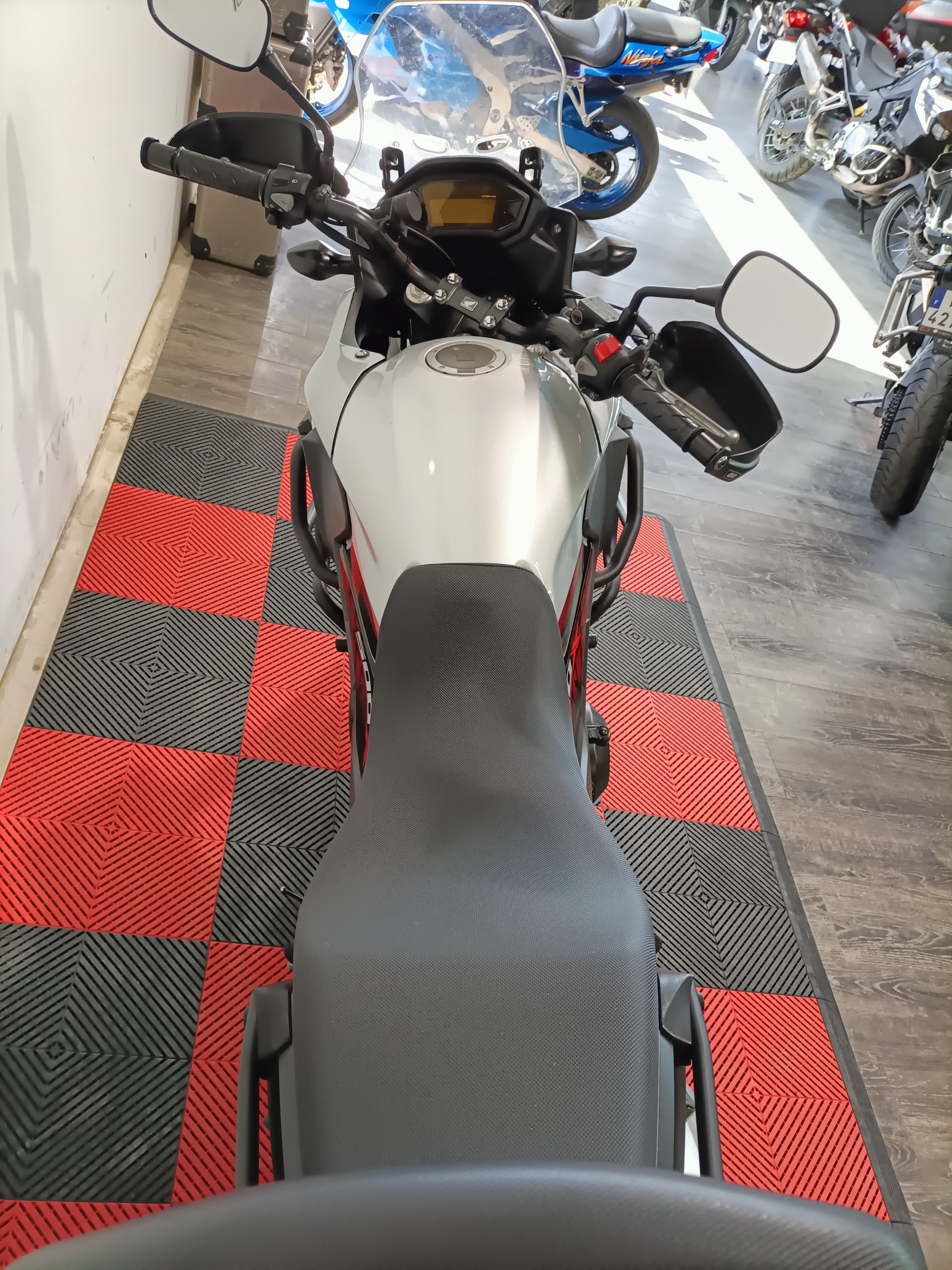 photo de YAMAHA FZ6 (98CV) 600 occasion de couleur  en vente à Nimes n°2