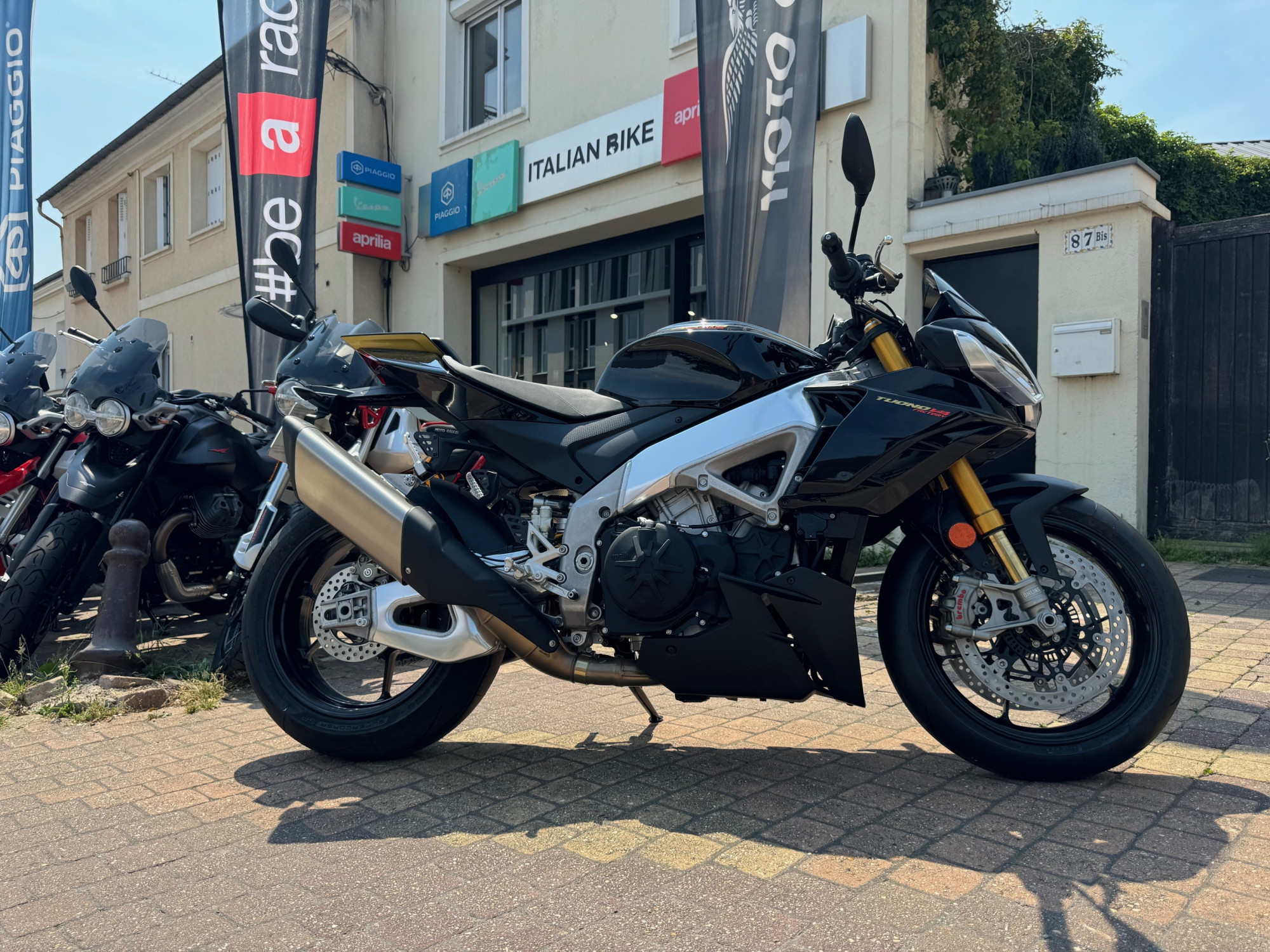 photo de APRILIA TUONO 1100 V4 FACTORY 1100 occasion de couleur  en vente à Le Chesnay n°3