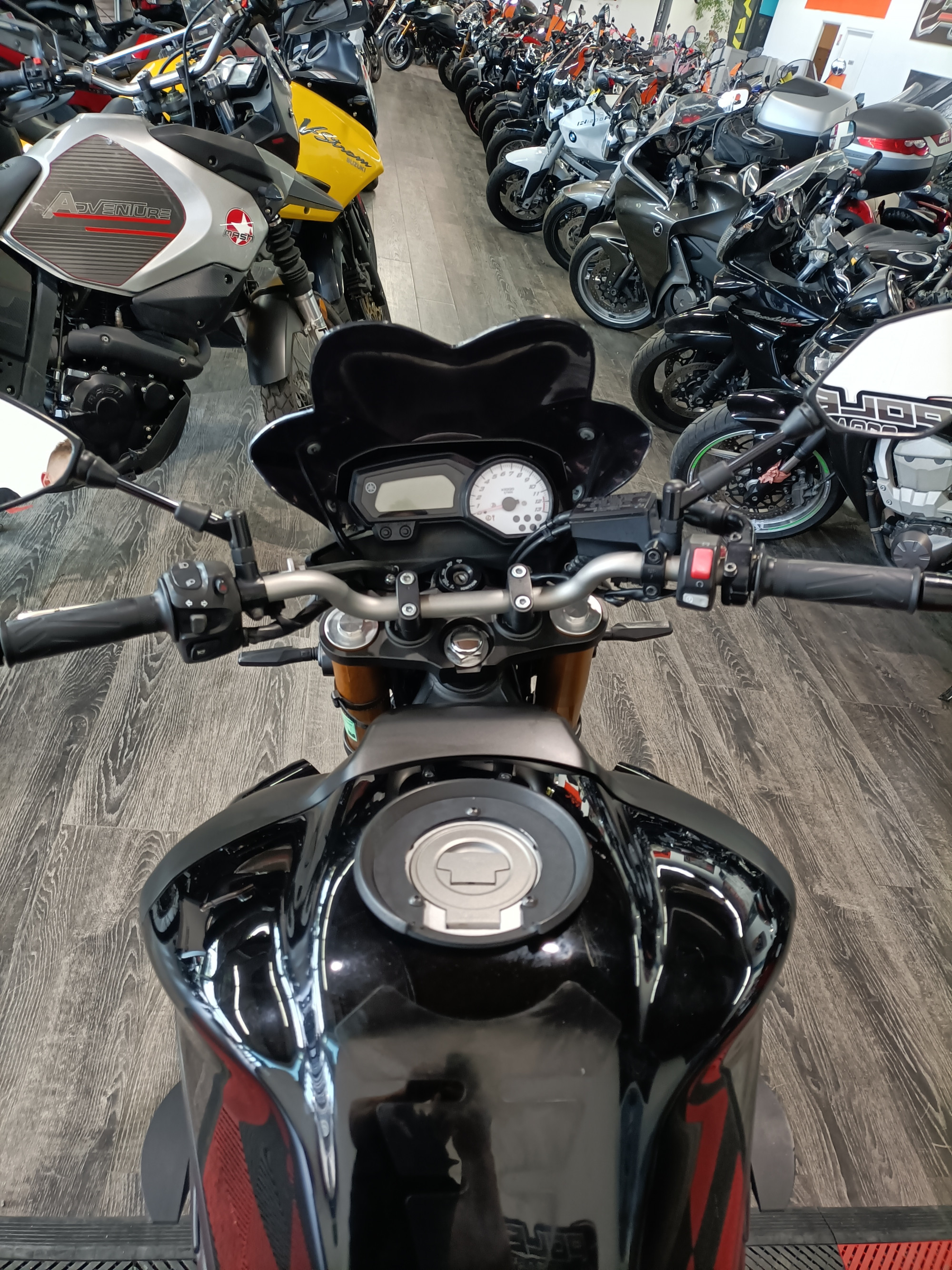 photo de YAMAHA FZ8-N R LINE 800 occasion de couleur  en vente à Nimes n°2