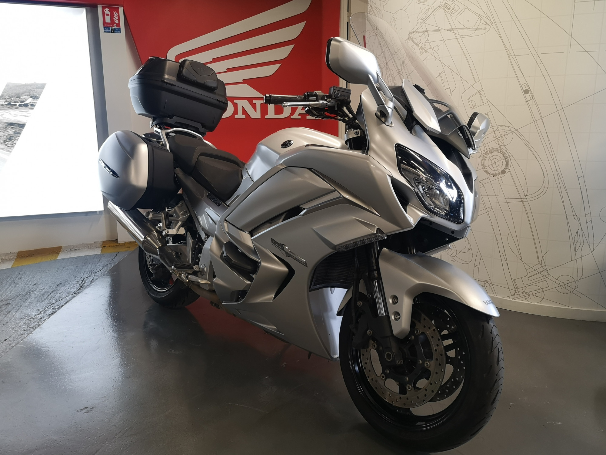 photo de YAMAHA FJR 1300 AE 1300 occasion de couleur  en vente à Paris 10 n°2