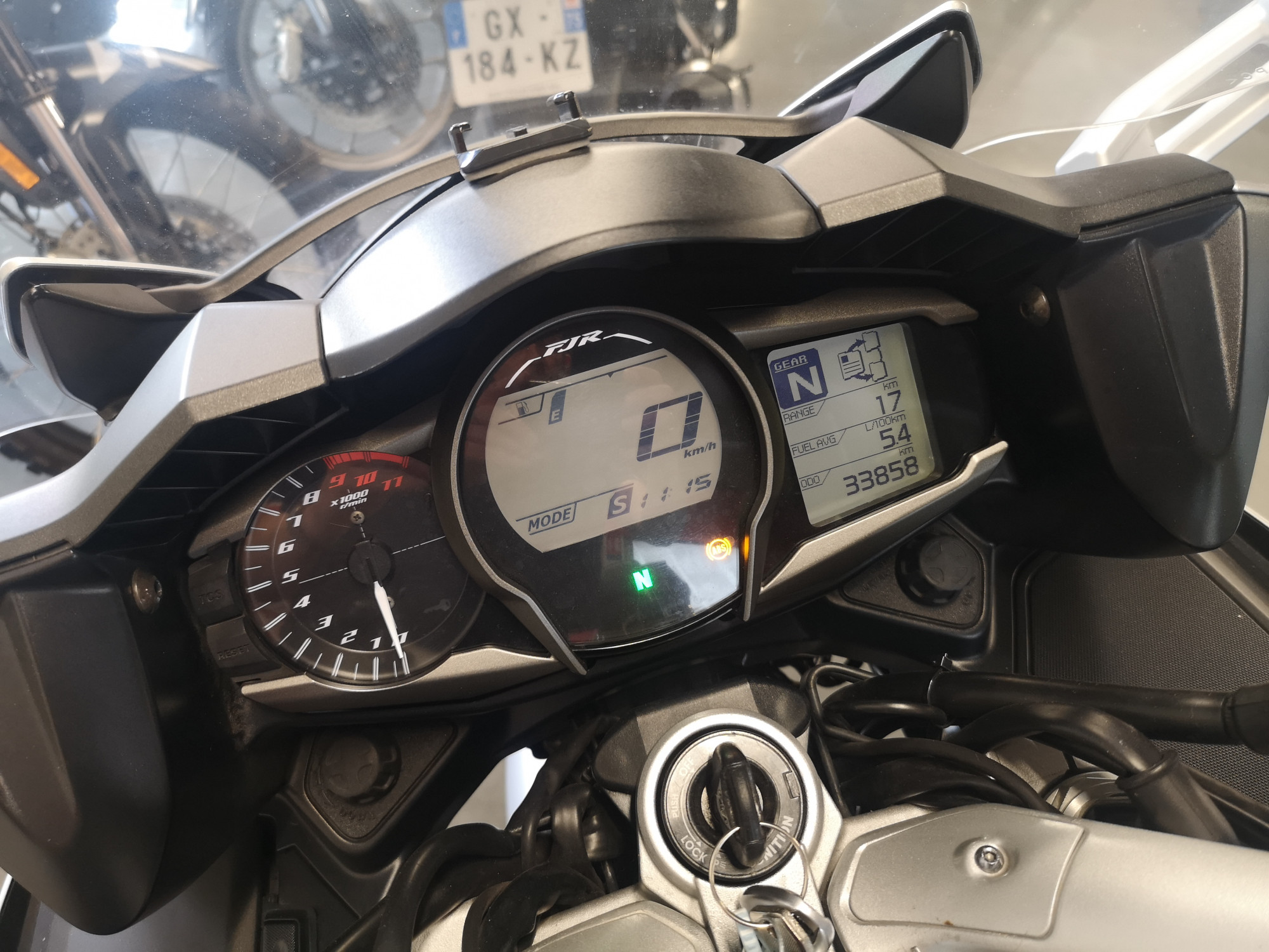 photo de YAMAHA FJR 1300 AE 1300 occasion de couleur  en vente à Paris 10 n°3