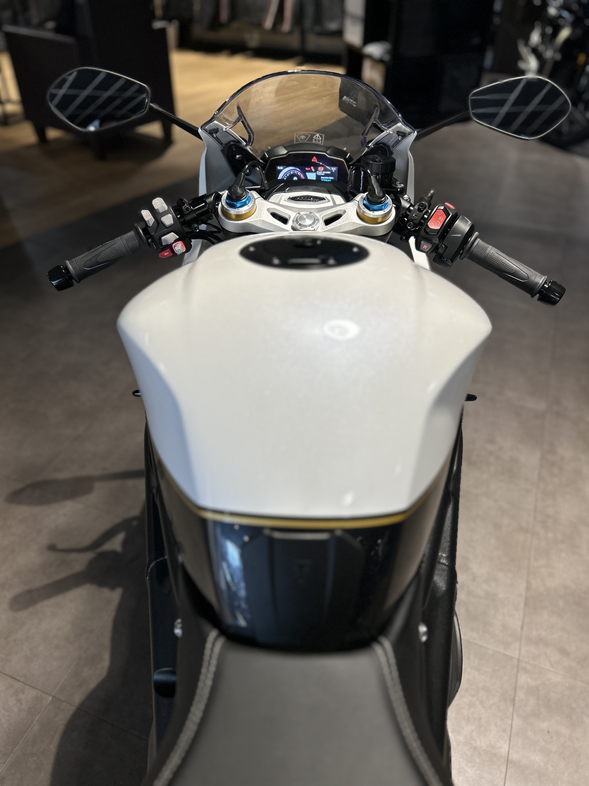 photo de TRIUMPH SPEED TRIPLE 1200 RR 1160 occasion de couleur  en vente à Lanester n°2