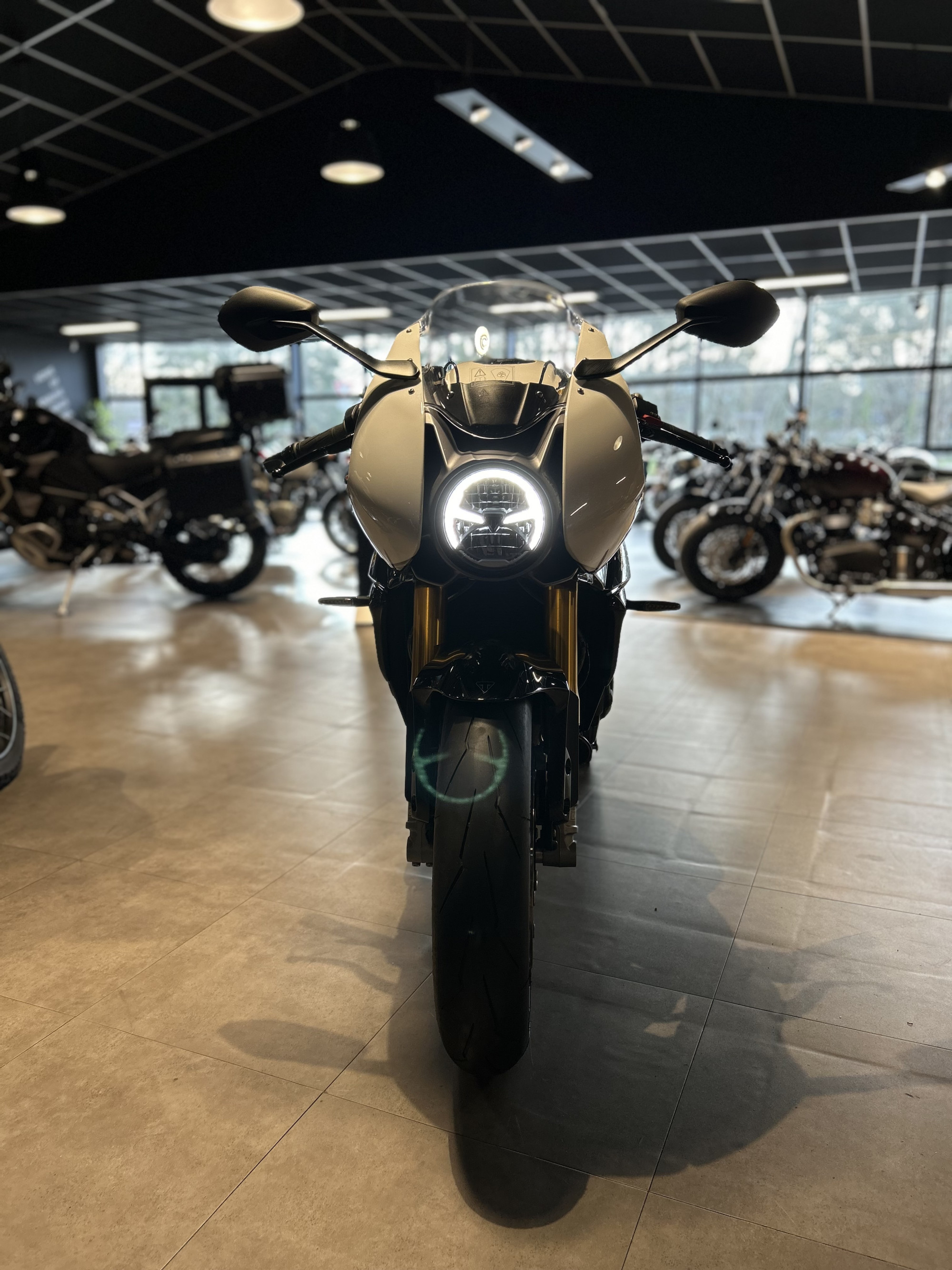 photo de TRIUMPH SPEED TRIPLE 1200 RR 1160 occasion de couleur  en vente   Lanester