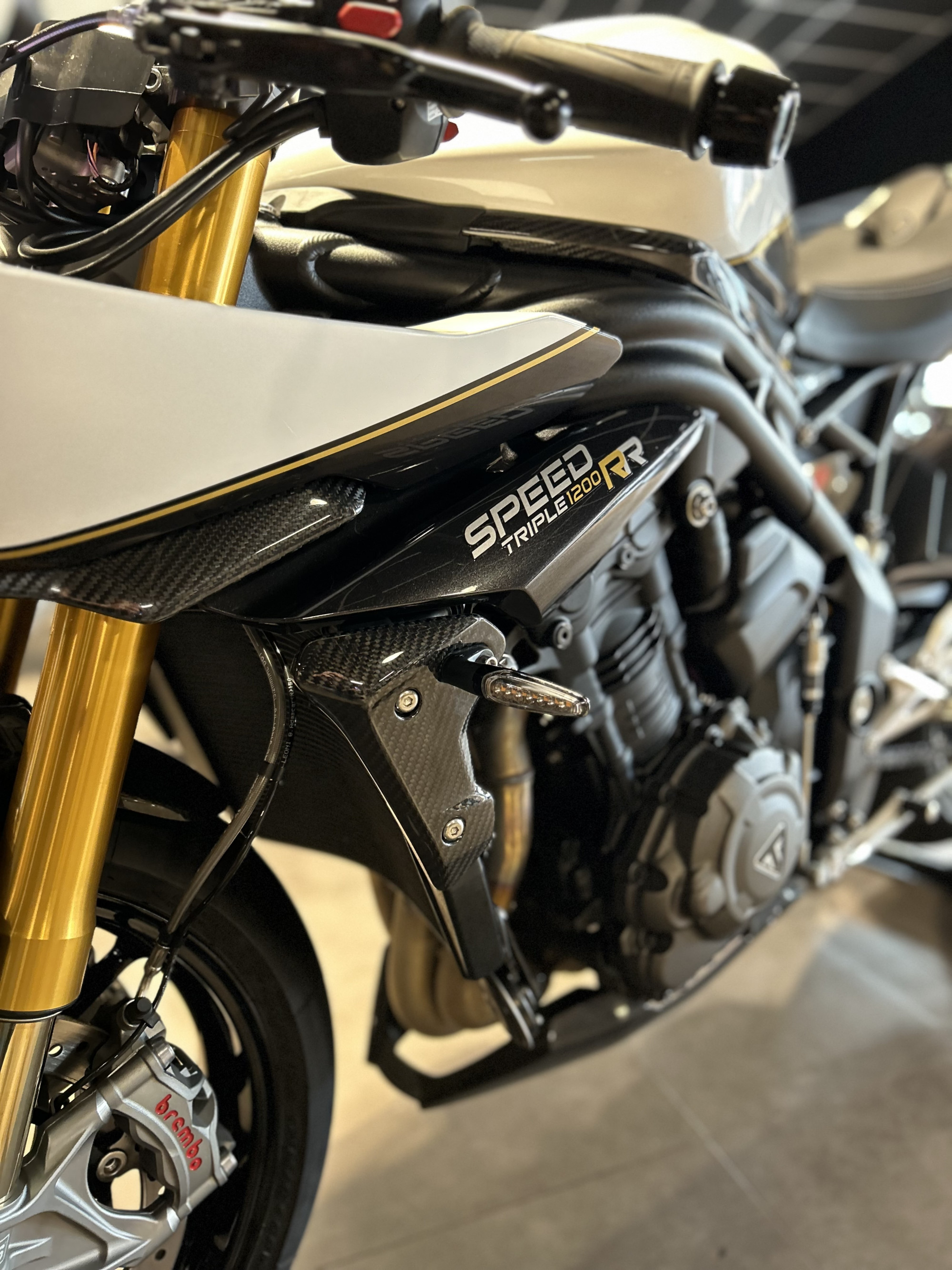 photo de TRIUMPH SPEED TRIPLE 1200 RR 1160 occasion de couleur  en vente à Lanester n°3