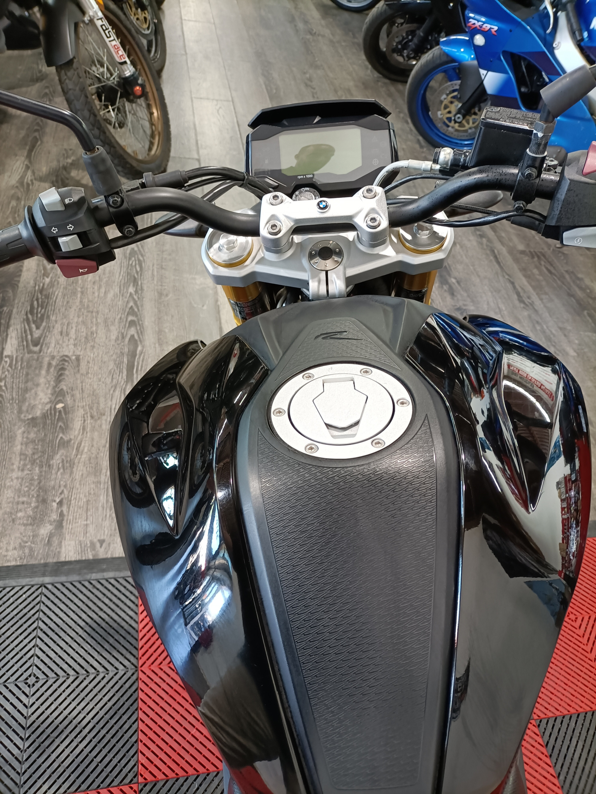 photo de BMW G 310 R 310 occasion de couleur  en vente à Nimes n°3