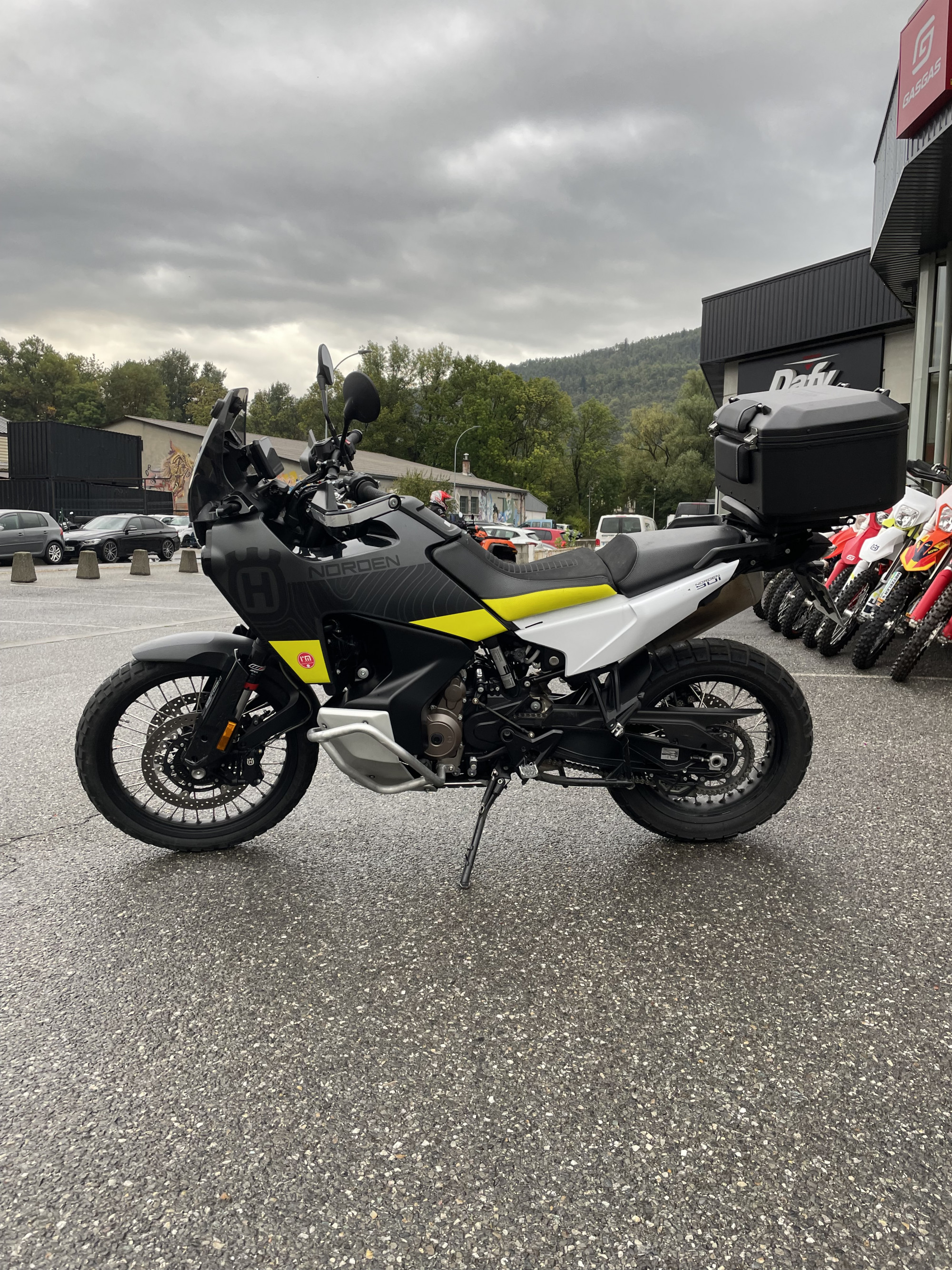 photo de HUSQVARNA NORDEN 901 ABS 901 occasion de couleur  en vente à Gap n°2