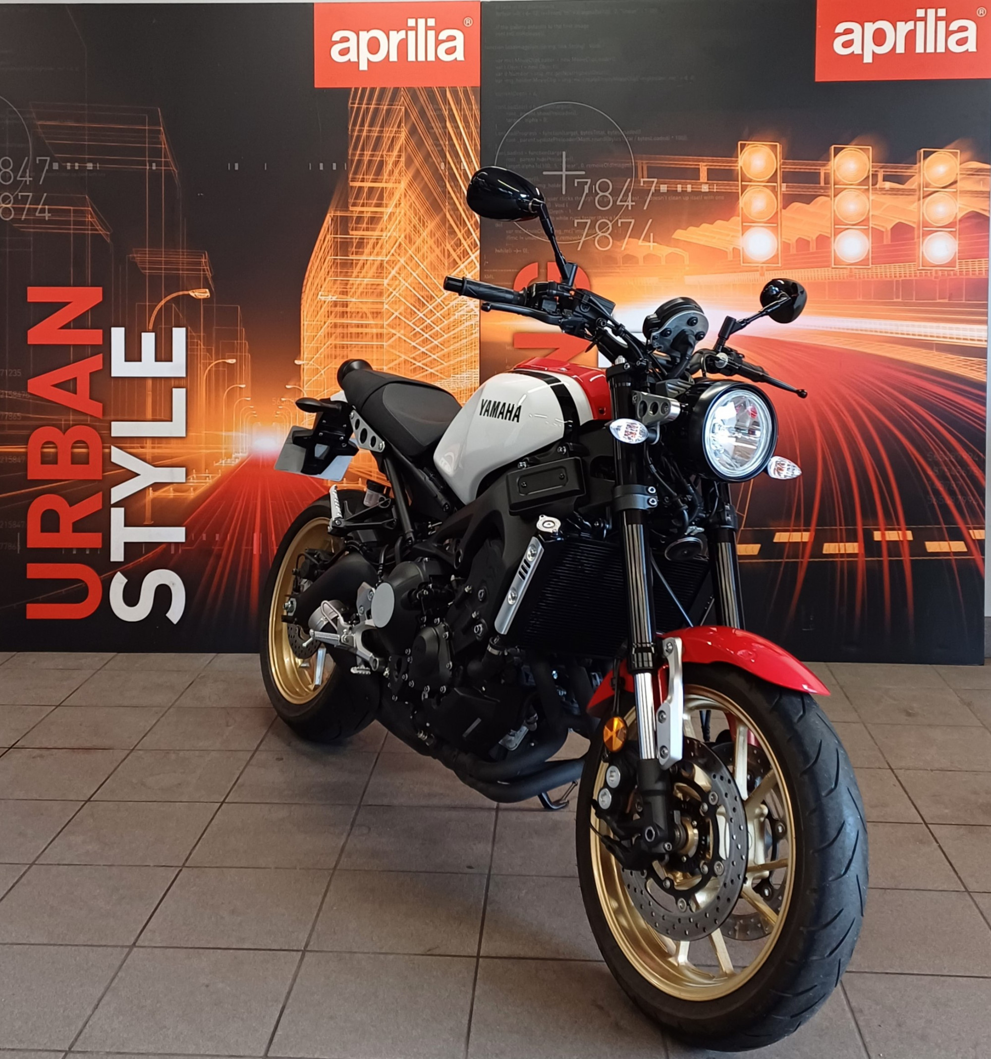 photo de YAMAHA XSR 900 ABS 900 occasion de couleur  en vente   Vetraz Monthoux