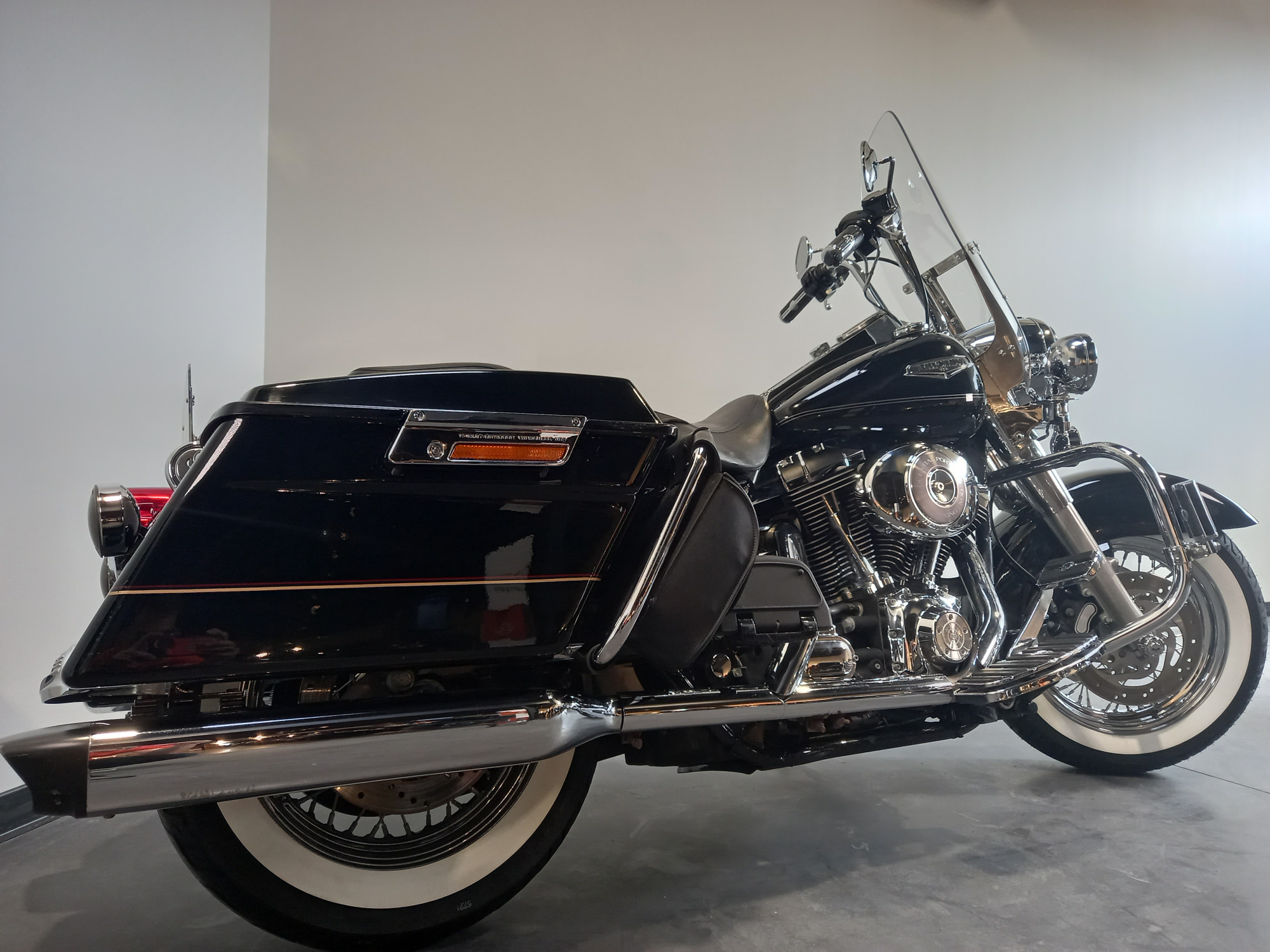 photo de HARLEY DAVIDSON TOURING ROAD KING 1450 CLASSIC 1450 occasion de couleur  en vente à Boe n°2