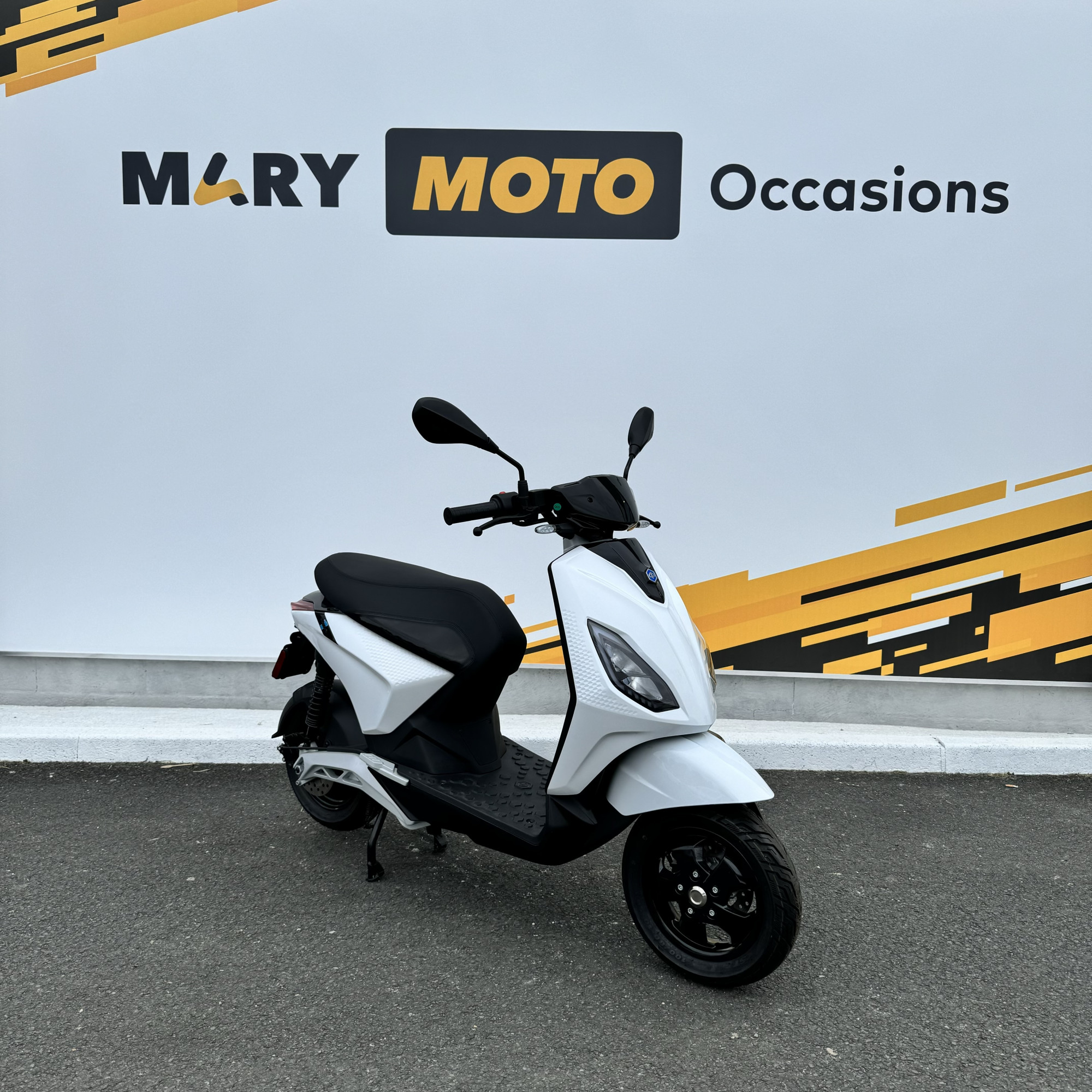 photo de PIAGGIO 1 50 occasion de couleur  en vente à Bieville Beuville n°3