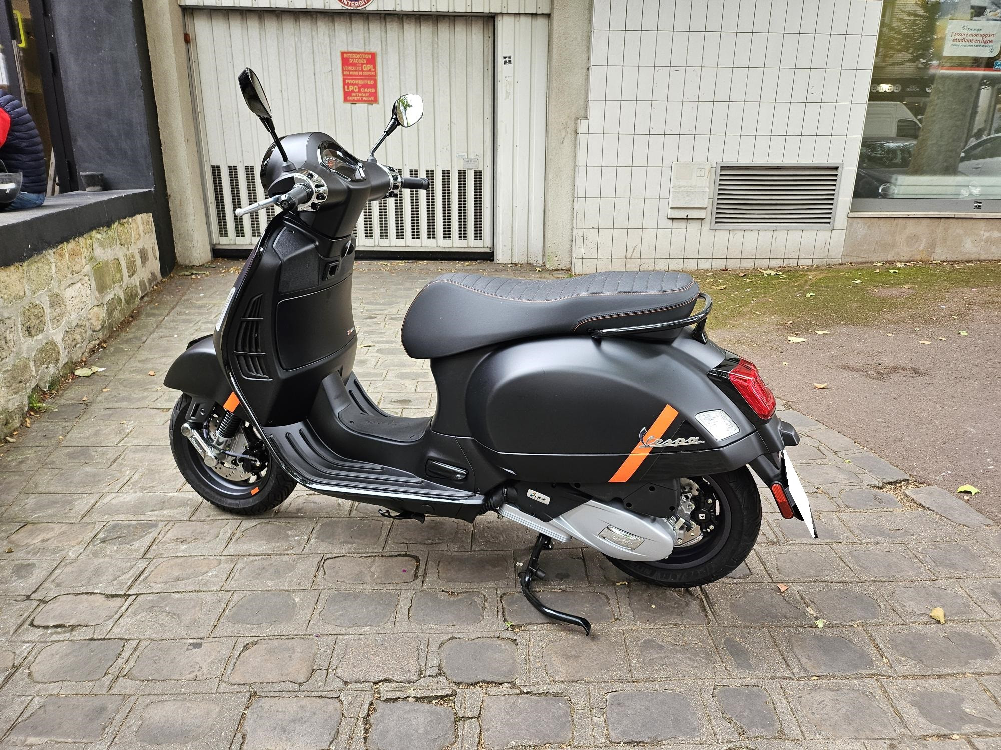 photo de PIAGGIO GTS 125 125 occasion de couleur  en vente à Issy Les Moulineaux n°2