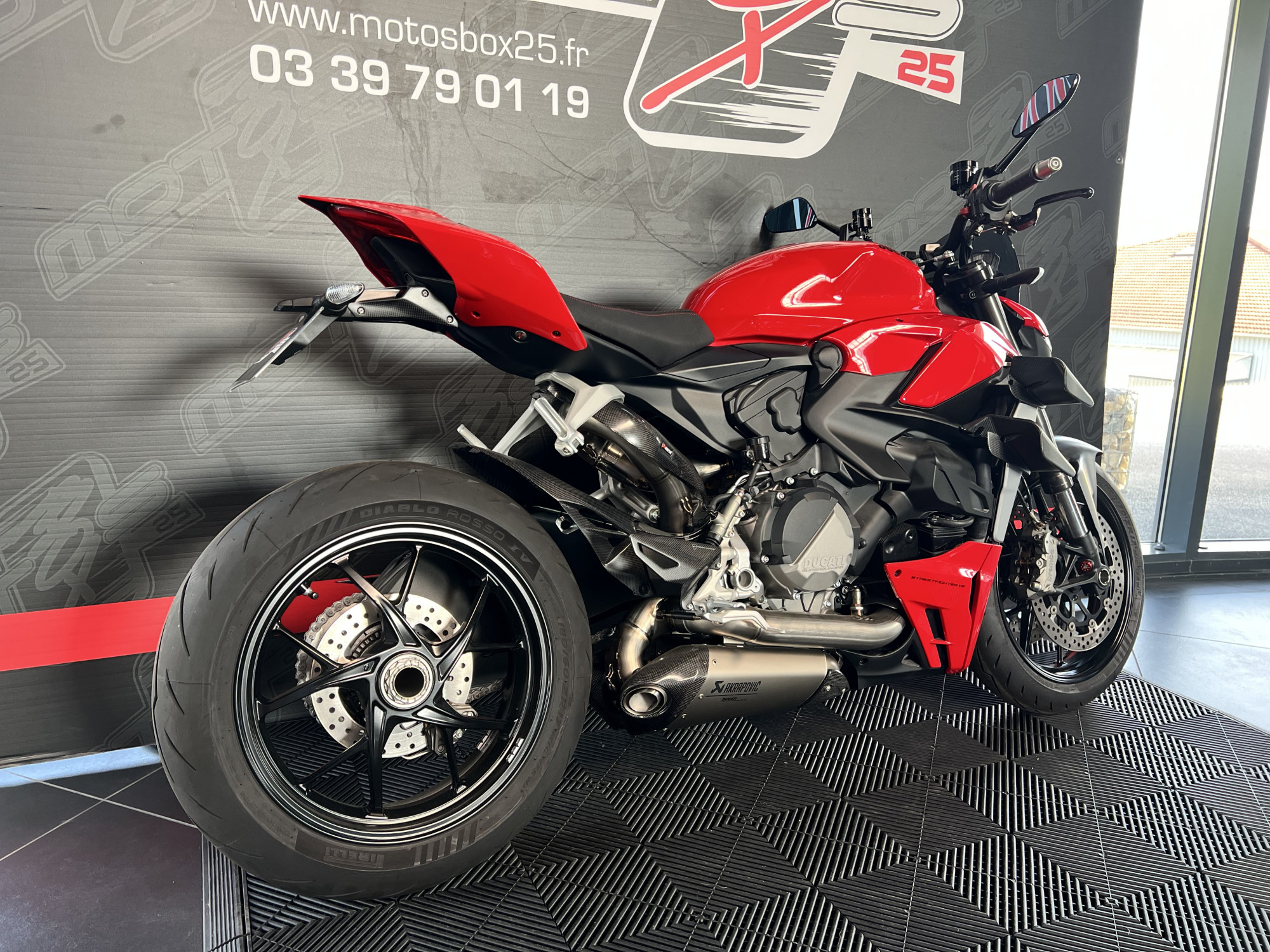 photo de DUCATI STREETFIGHTER V2 955 occasion de couleur  en vente   Franois