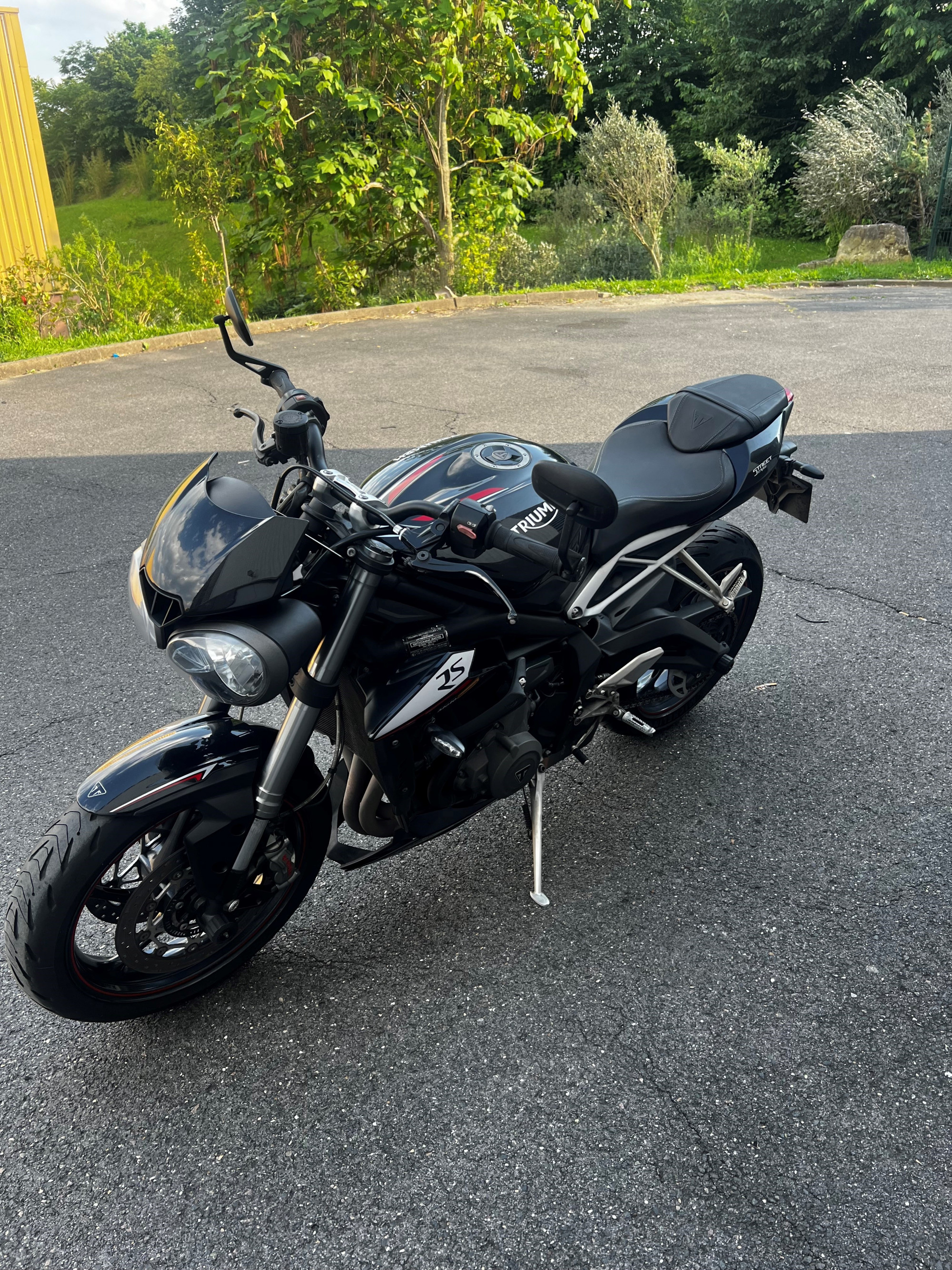 photo de TRIUMPH STREET TRIPLE 765 RS 765 occasion de couleur  en vente   Bonneuil Sur Marne