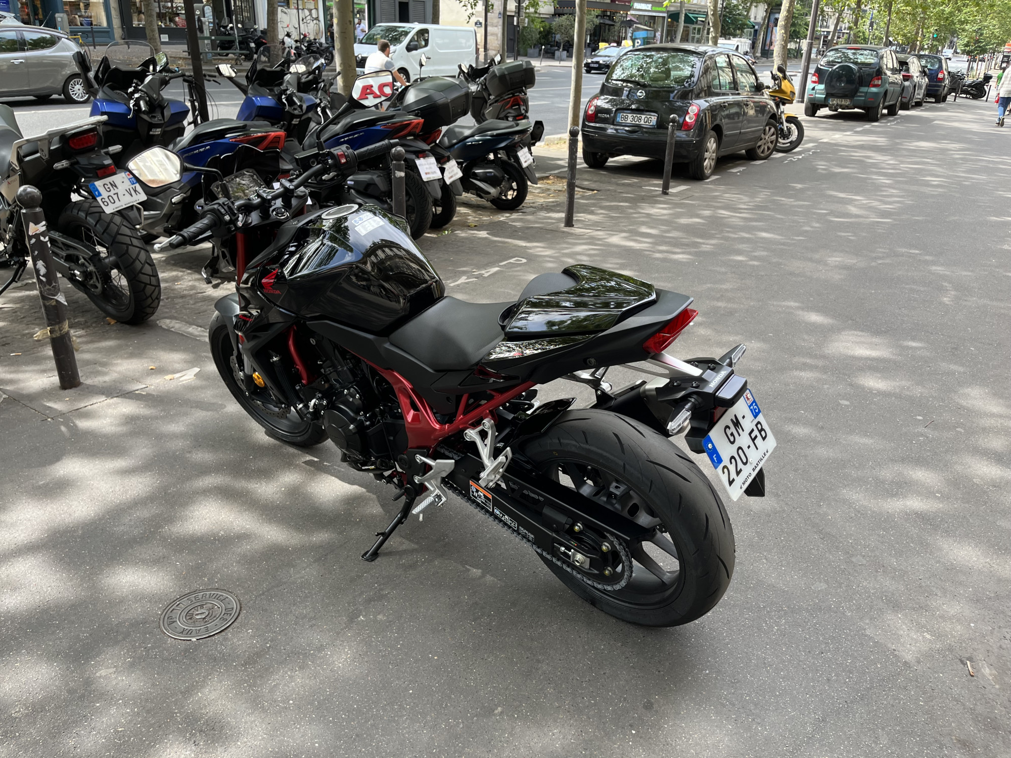 photo de HONDA CB HORNET 750 occasion de couleur  en vente à Paris 11 n°2