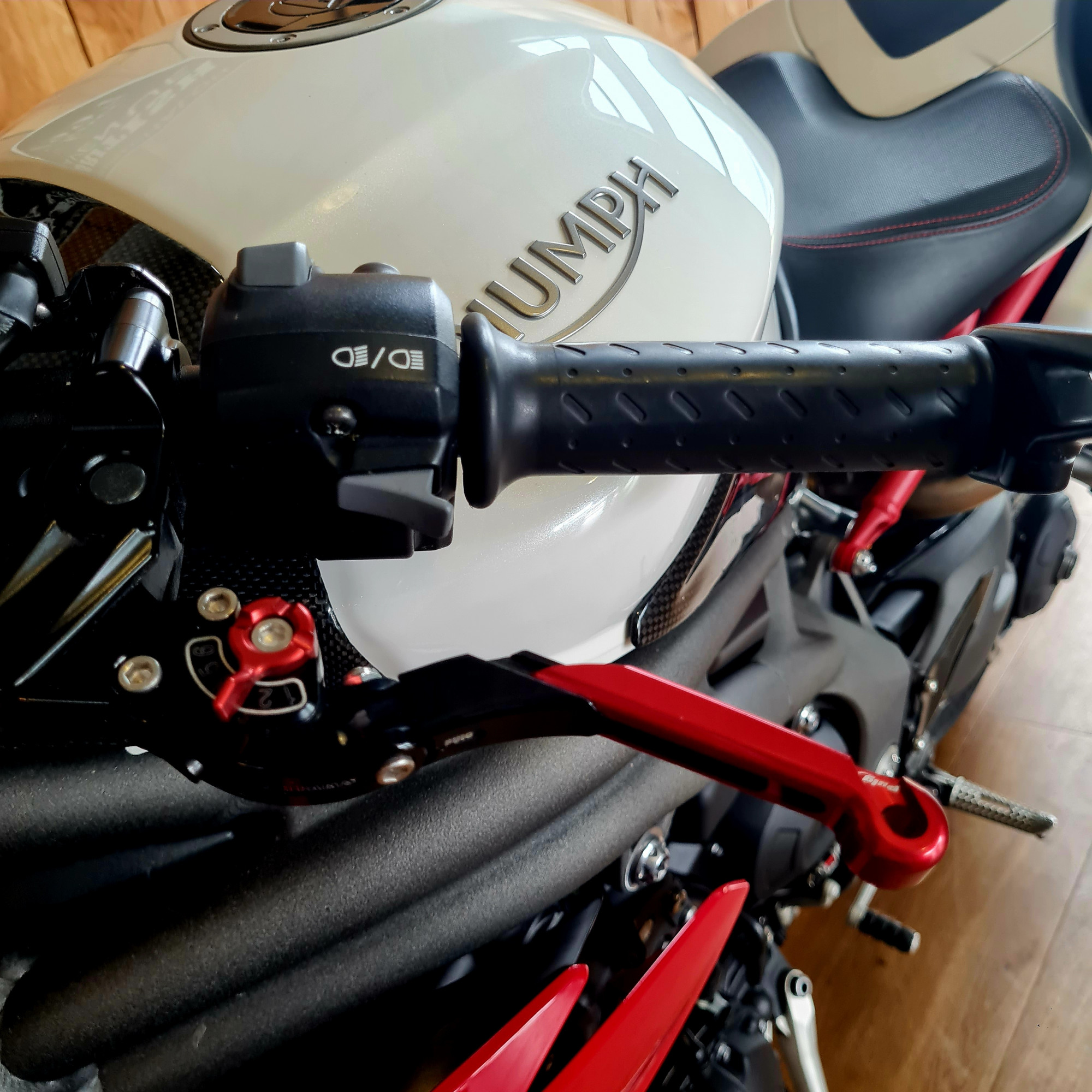 photo de TRIUMPH SPEED TRIPLE 1050 R 1050 occasion de couleur  en vente à Sevrey n°1