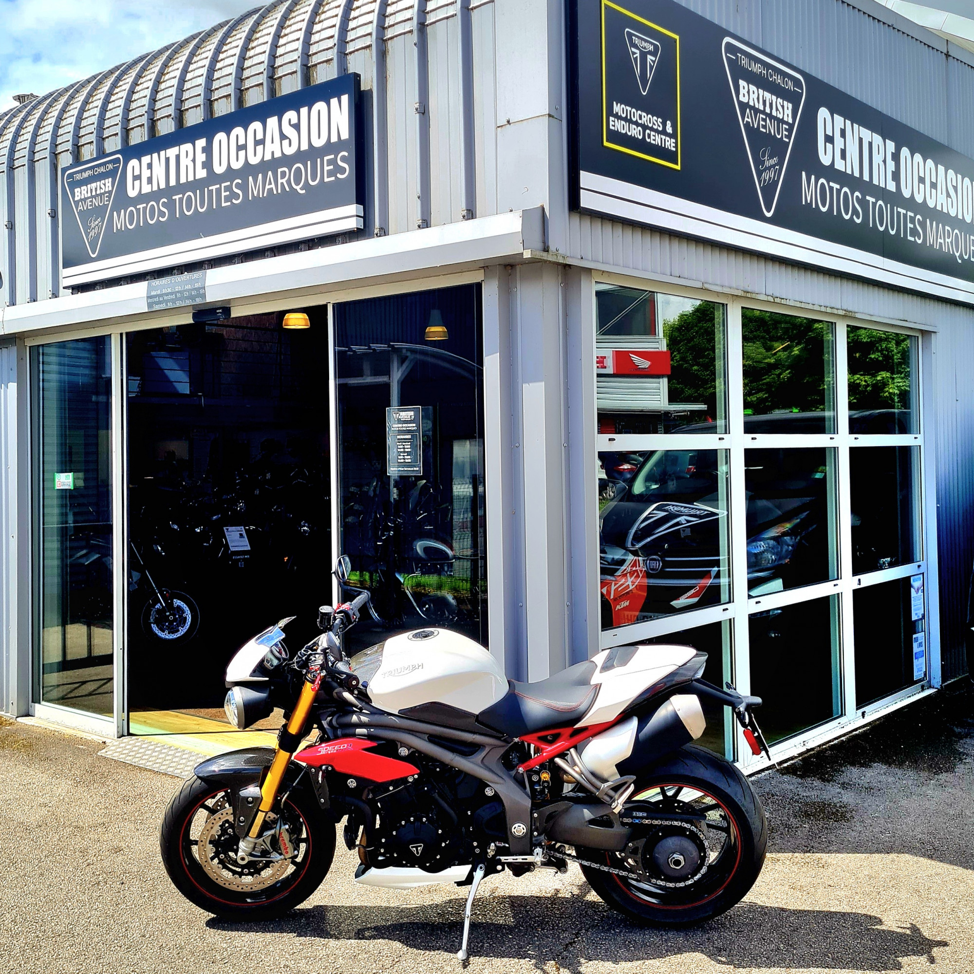 photo de TRIUMPH SPEED TRIPLE 1050 R 1050 occasion de couleur  en vente à Sevrey n°3