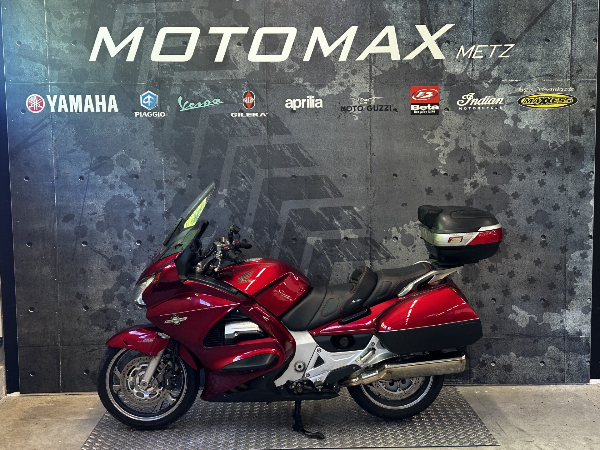 photo de HONDA ST 1300 PAN EUROPEAN 1300 occasion de couleur  en vente à Woippy n°2