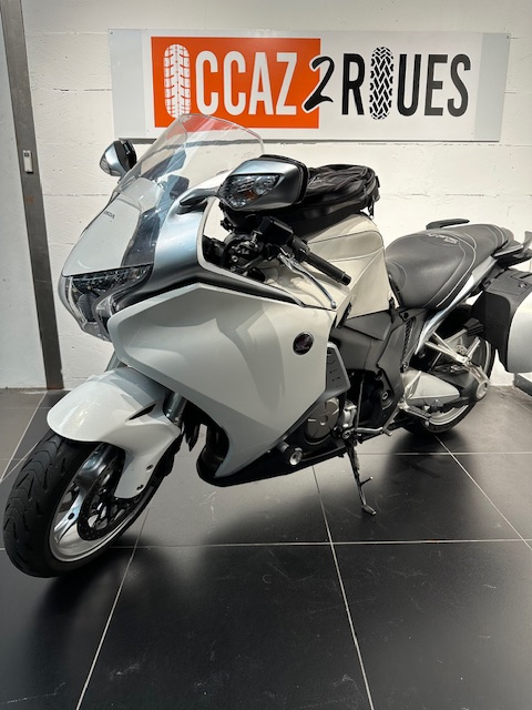 photo de HONDA VFR 1200 occasion de couleur  en vente à St etienne n°2