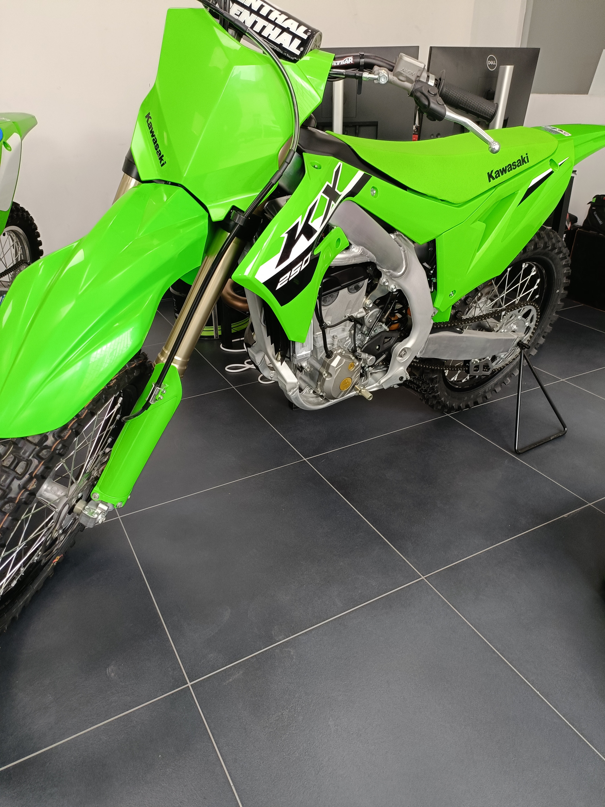 photo de KAWASAKI KX250F KXF 250 224 250 occasion de couleur  en vente à Avignon n°1